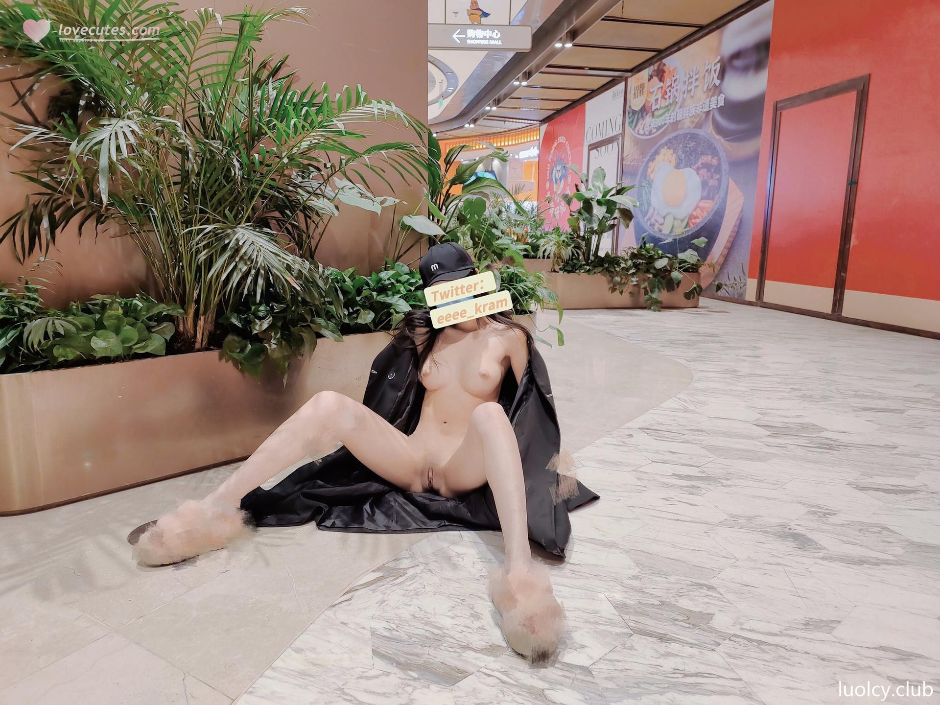 [Private Room] Eeee_kram - outdoor exposure theme, shaved styling, private photos, hip-focused poses, video extras 126P20V