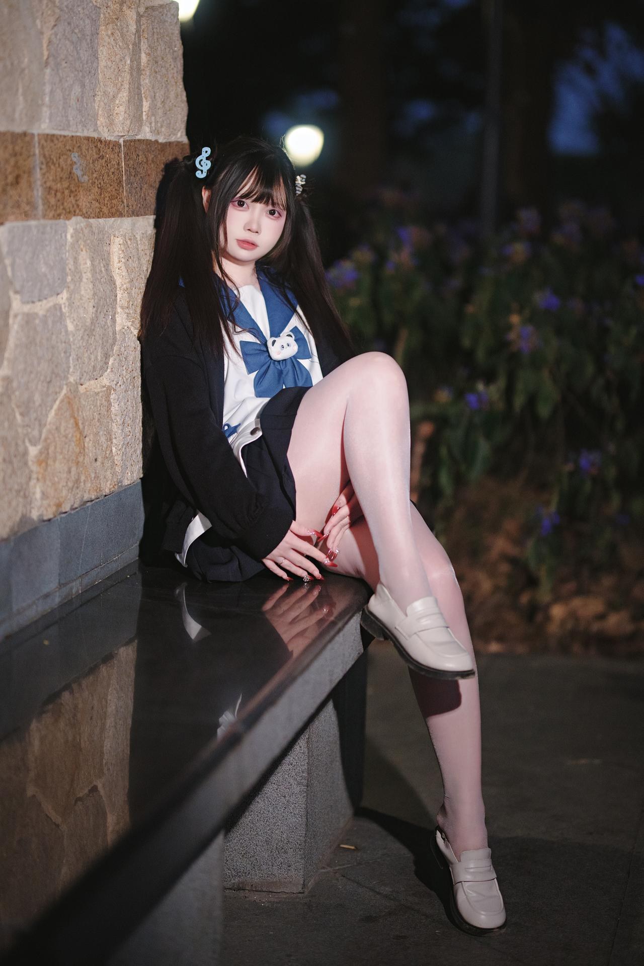 [Photo Set] Luosang w Yizi โฟโต้เซ็ต school-uniform styling, uniform styling, white stockings, leg-focused poses 38P