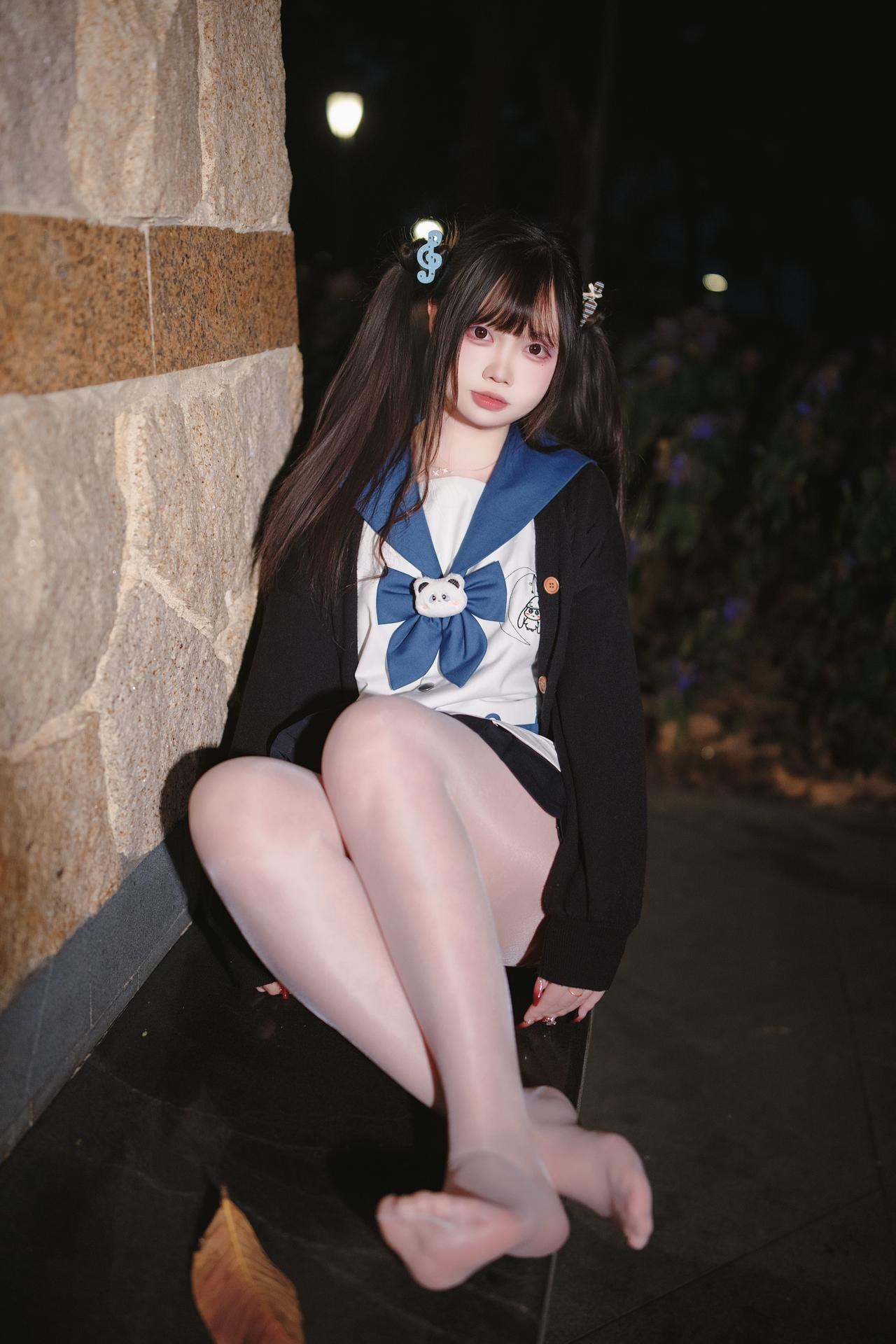 [Photo Set] Luosang w Yizi - MissKON coser school-uniform styling, uniform styling, white stockings, leg-focused poses 38P