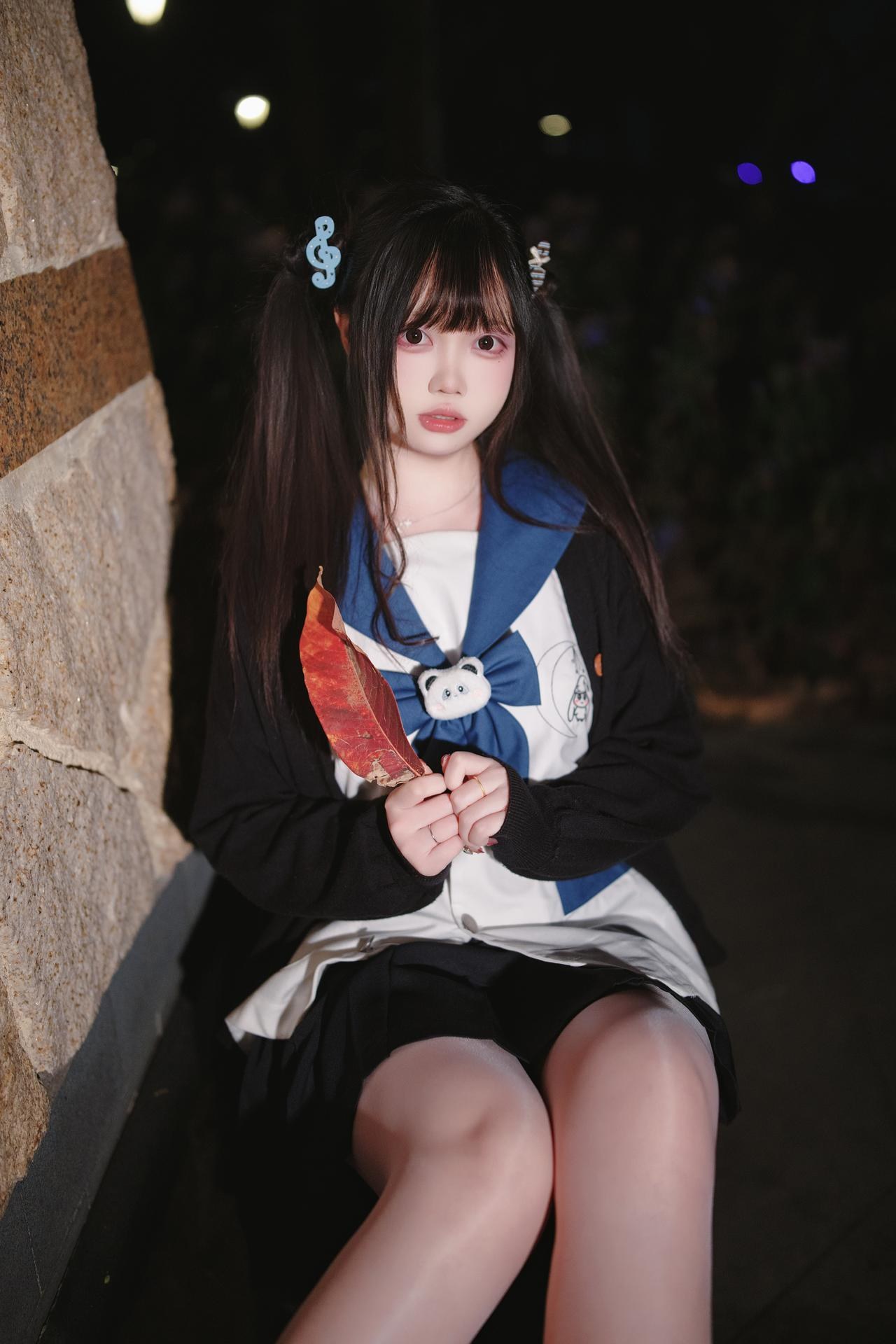 [Photo Set] Luosang w Yizi - MissKON coser school-uniform styling, uniform styling, white stockings, leg-focused poses 38P
