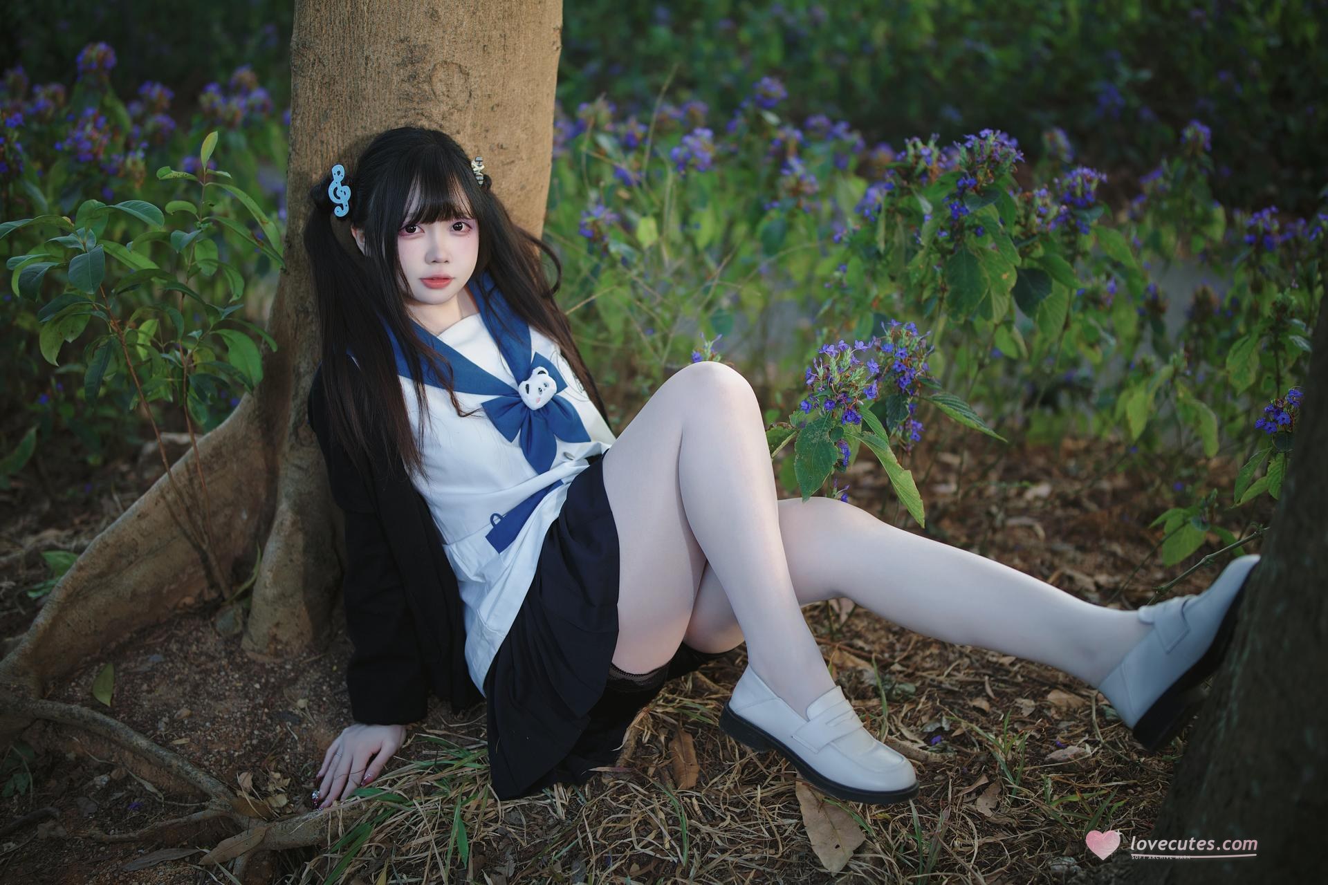 [Photo Set] Luosang w Yizi - MissKON coser school-uniform styling, uniform styling, white stockings, leg-focused poses 38P