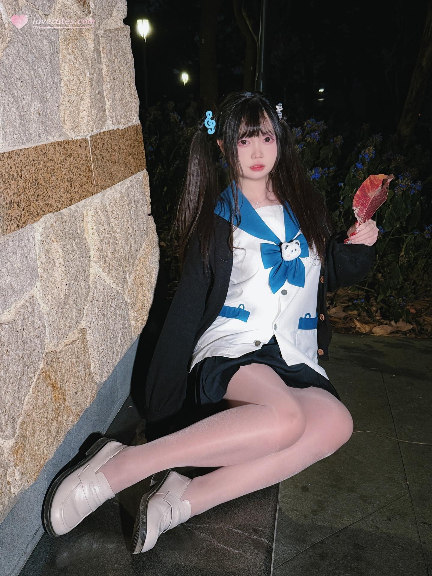 [寫真] 洛桑w伊梓 - 桑梓双马尾JK：双马尾JK夜景制服 白絲美腿 38P
