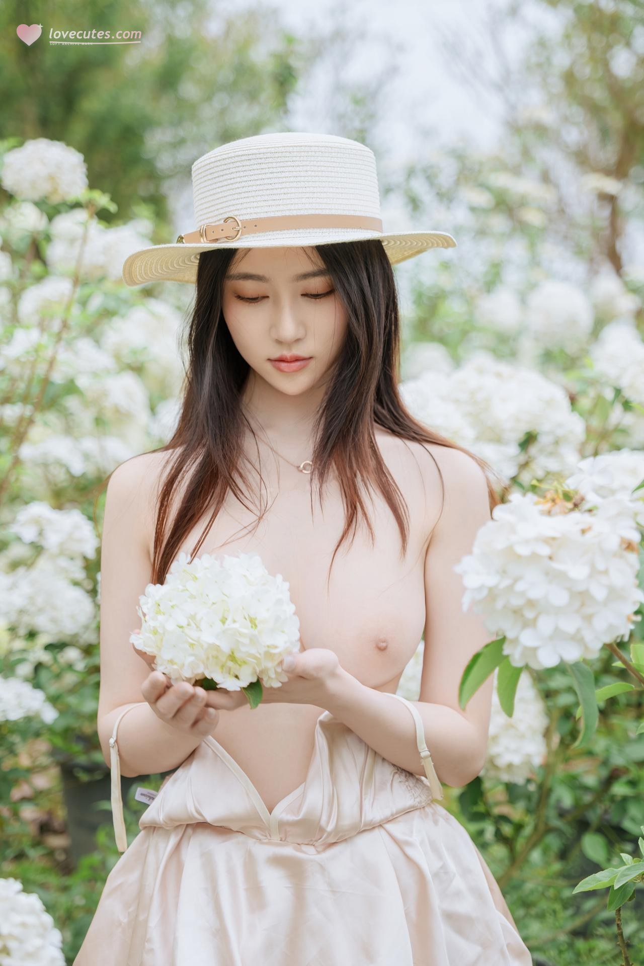 [写真] 年年Nnian - 木绣球：花园木绣球白裙 户外美腿写真 82P