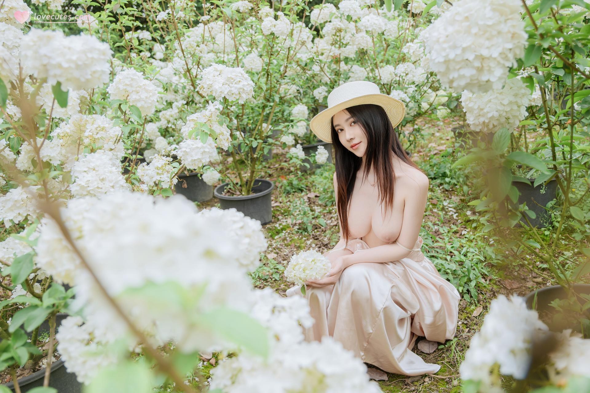 [写真] 年年Nnian - 木绣球：花园木绣球白裙 户外美腿写真 82P