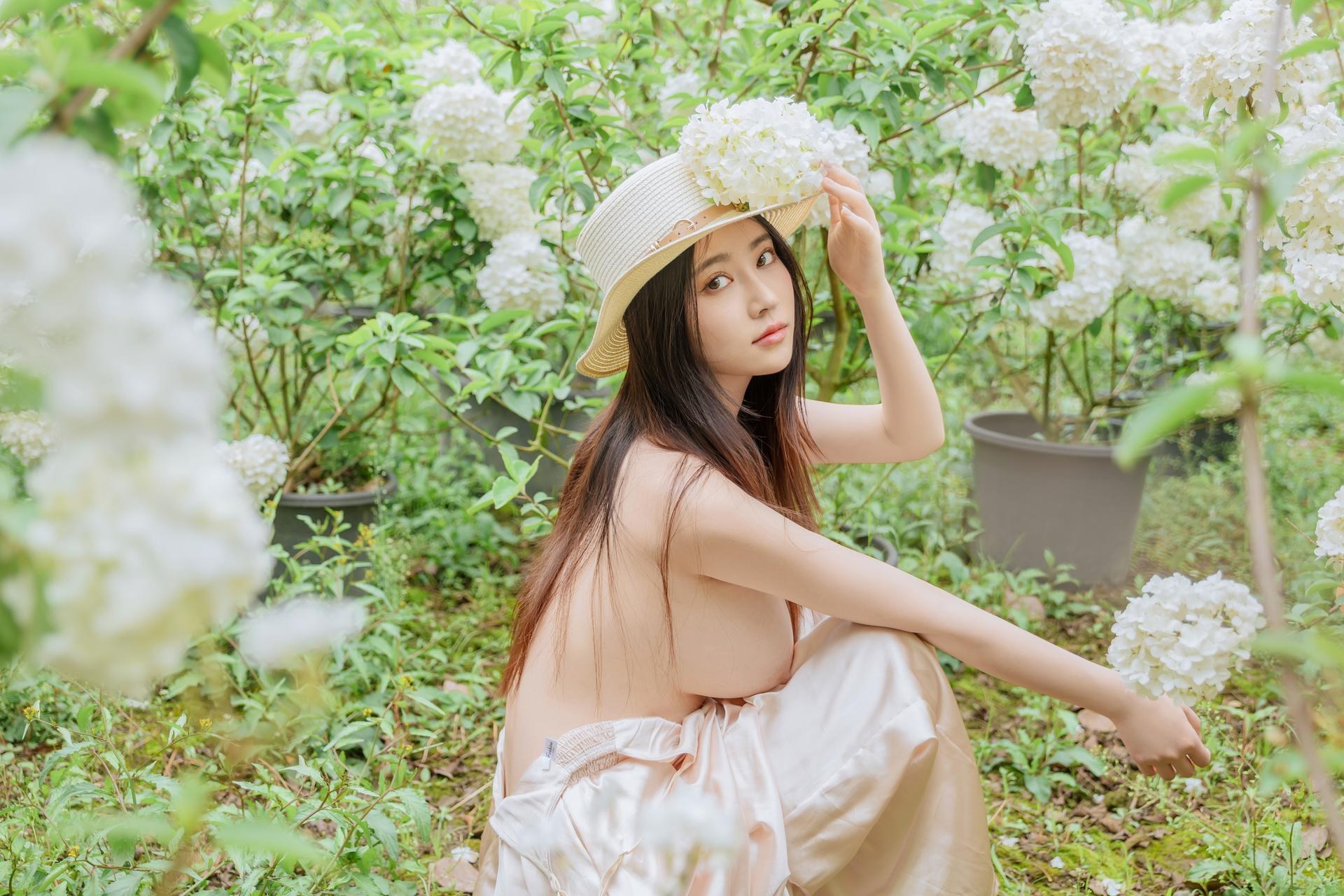 [写真] 年年Nnian - 木绣球：花园木绣球白裙 户外美腿写真 82P