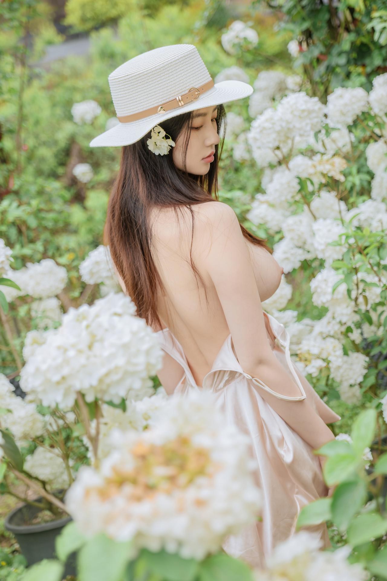 [Photo Set] Nnian - MissKON coser outdoor shoot, leg-focused poses 82P