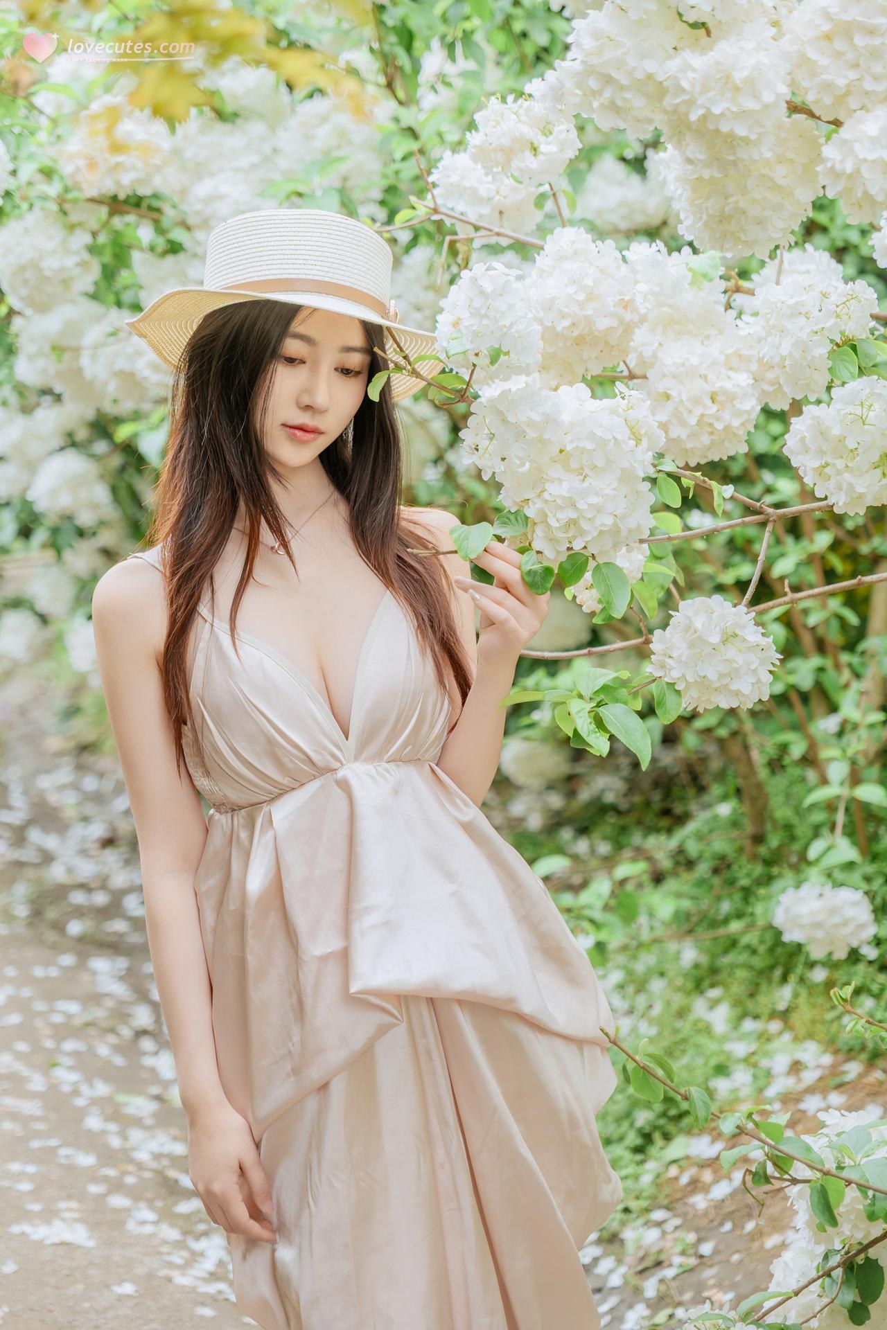 [写真] 年年Nnian - 木绣球：花园木绣球白裙 户外美腿写真 82P