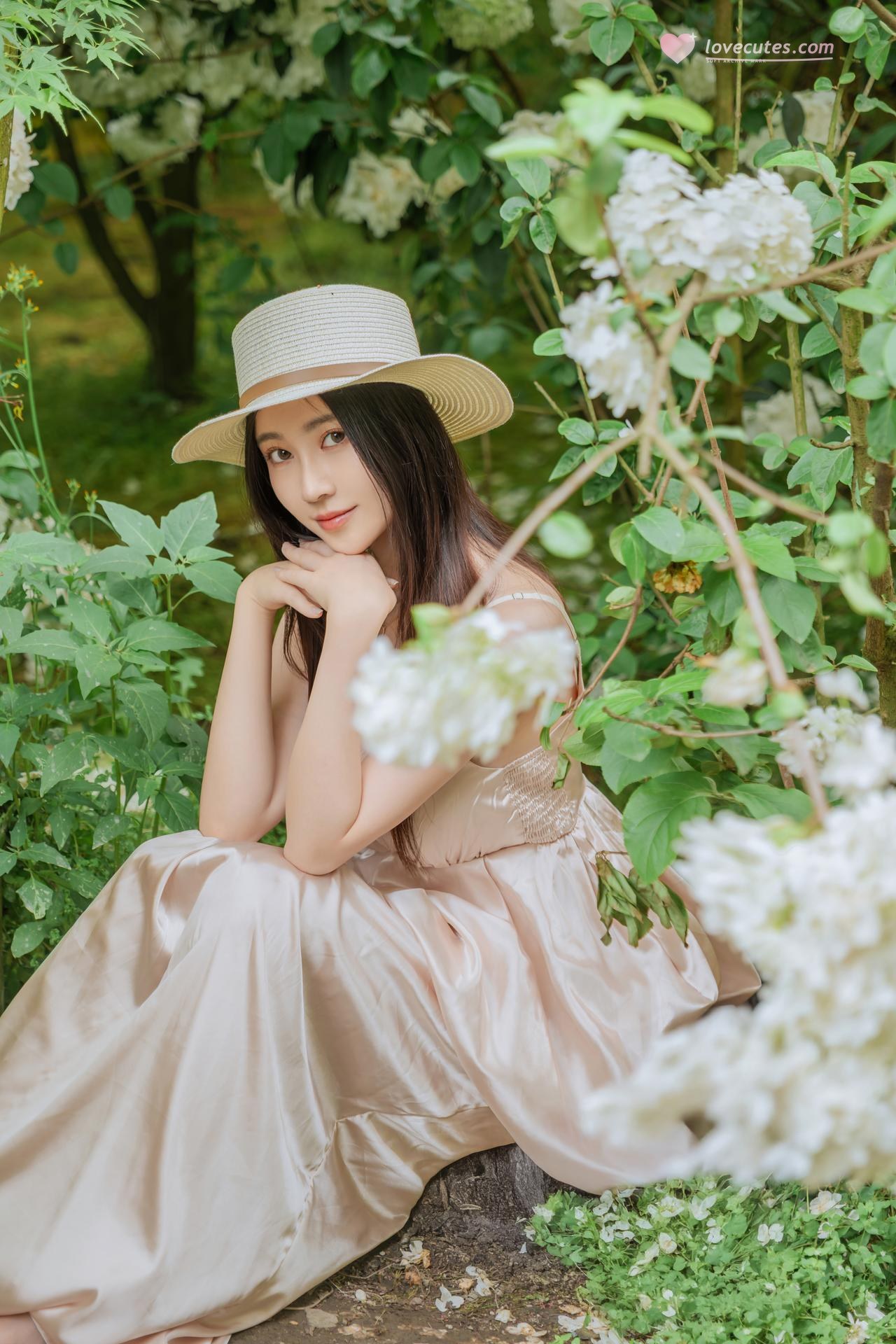 [Photo Set] Nnian - MissKON coser outdoor shoot, leg-focused poses 82P