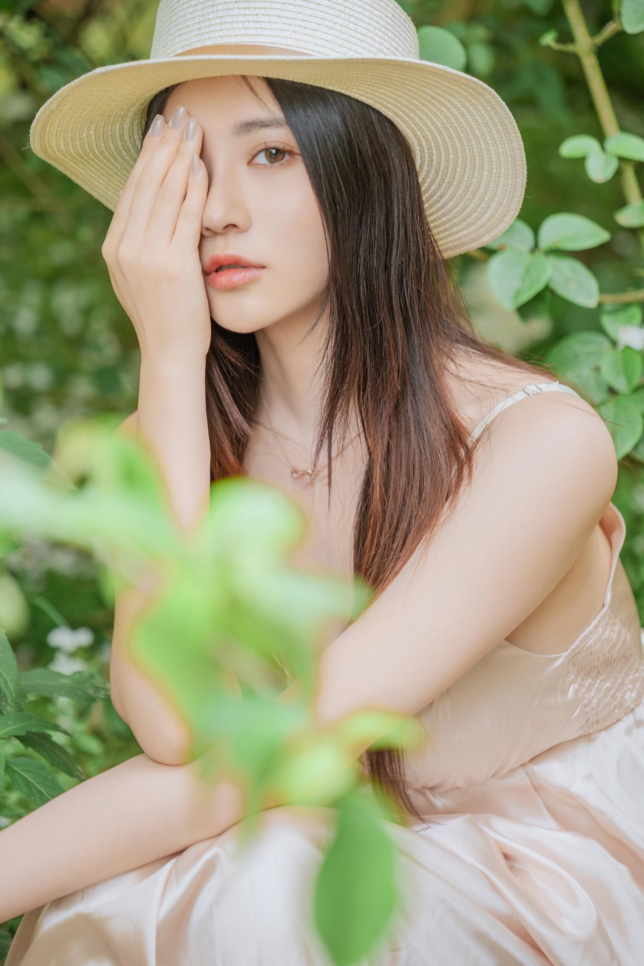 [Photo Set] Nnian - MissKON coser outdoor shoot, leg-focused poses 82P