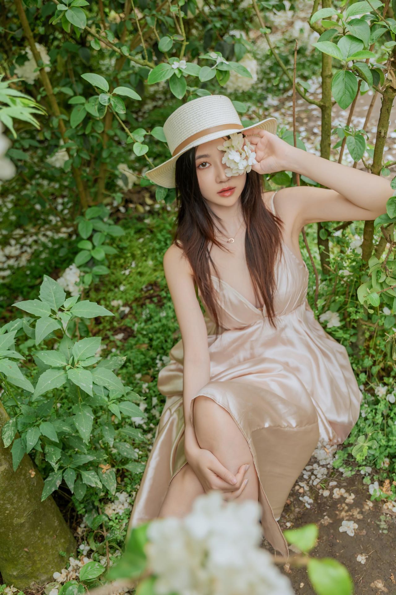 [Photo Set] Nnian - MissKON coser outdoor shoot, leg-focused poses 82P
