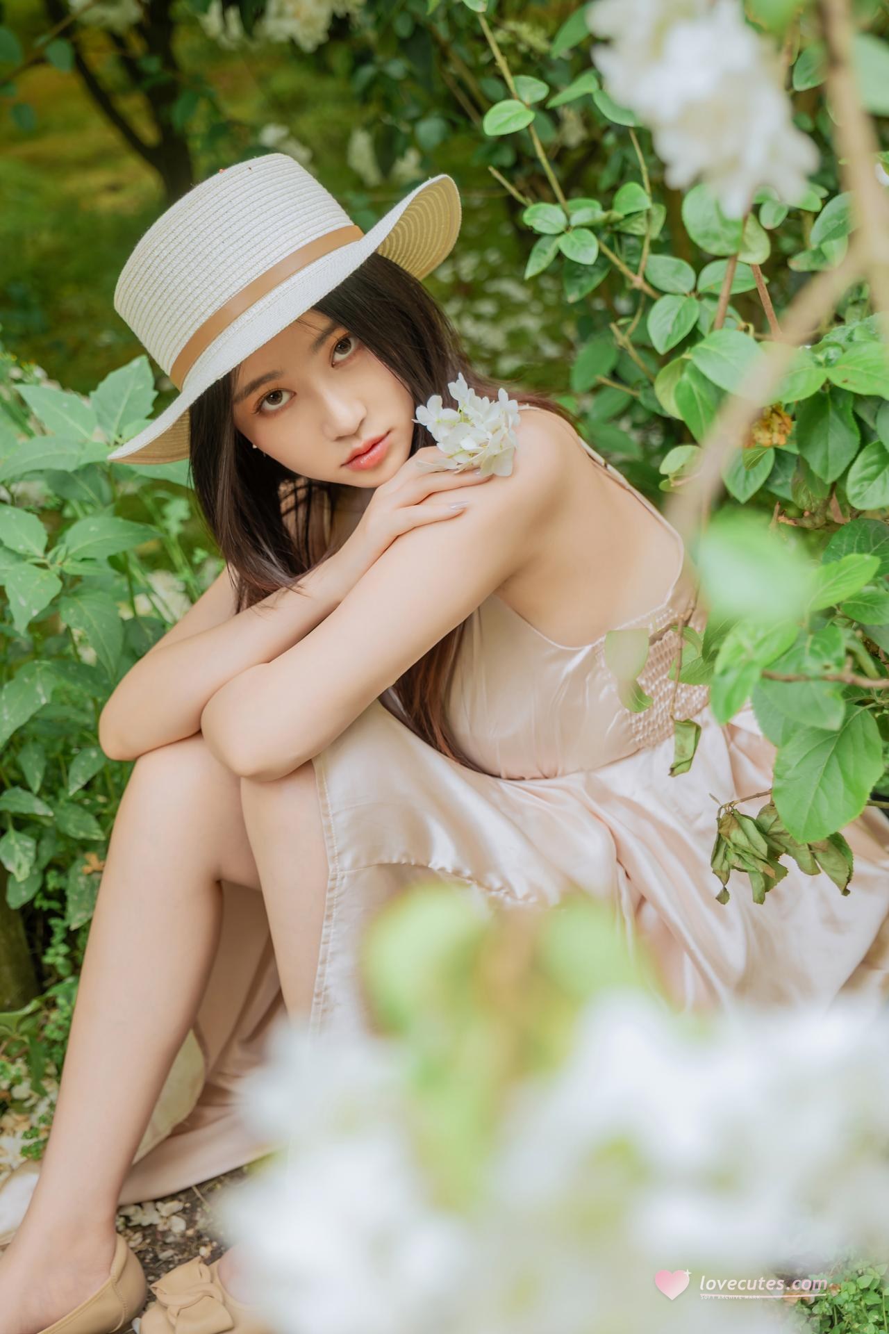 [写真] 年年Nnian - 木绣球：花园木绣球白裙 户外美腿写真 82P