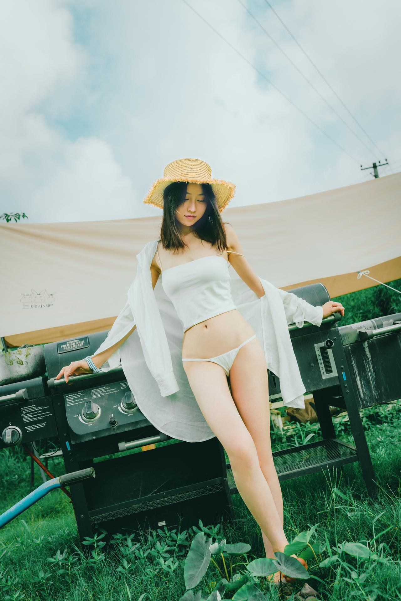 [寫真] 年年Nnian - 夏至：夏日戶外白裙 清新美腿寫真 40P