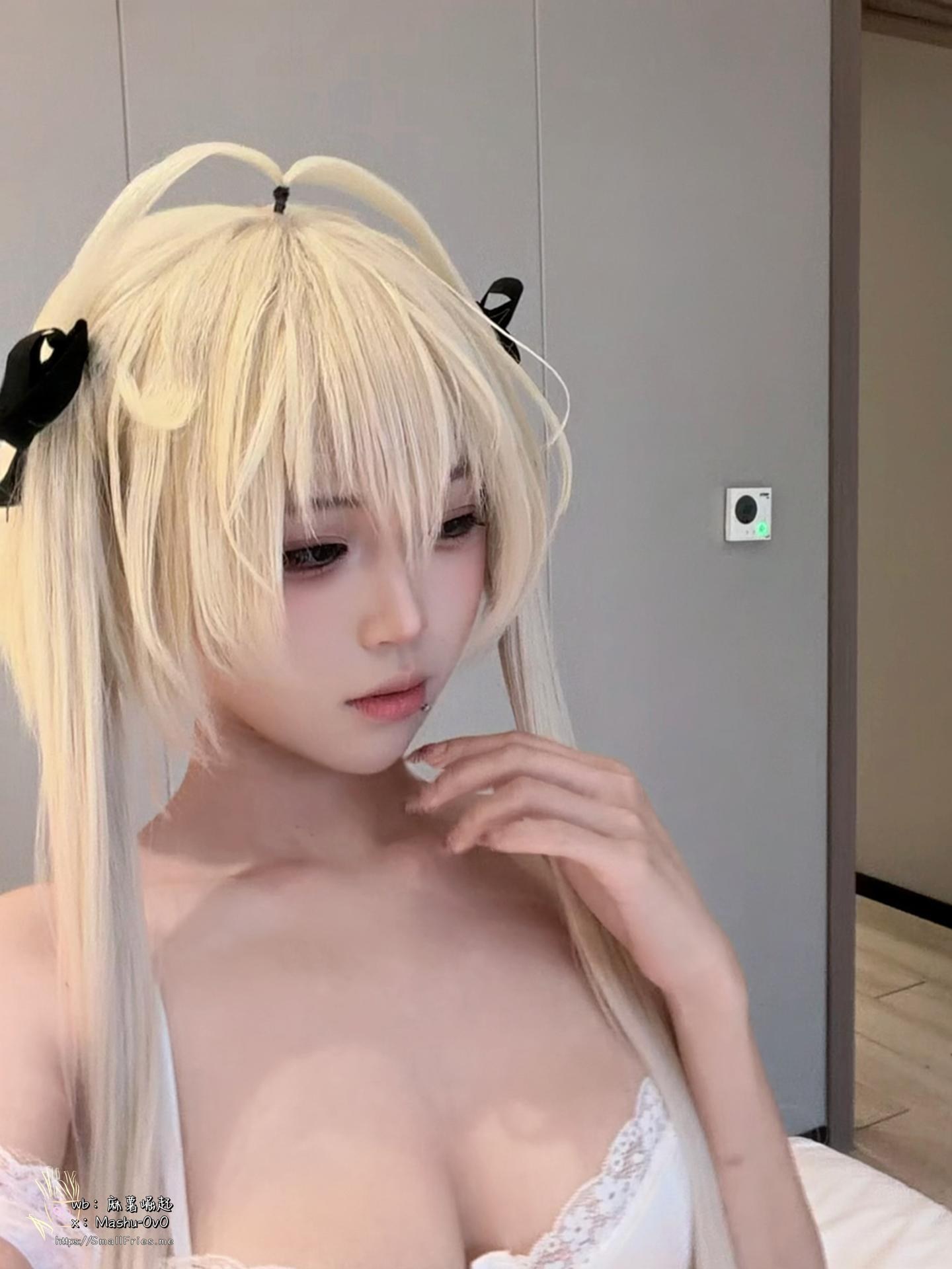 [cosplay] 麻薯好吃 - 緣之空 春日野穹夜泊：白髮穹妹夜泊私房 美腿還原 86P