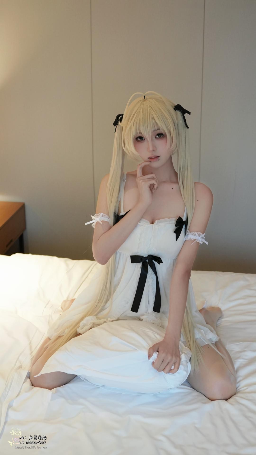 [コスプレ] 麻薯好吃 - 缘之空 春日野穹夜泊 白发穹妹夜泊私房 美腿还原 86P