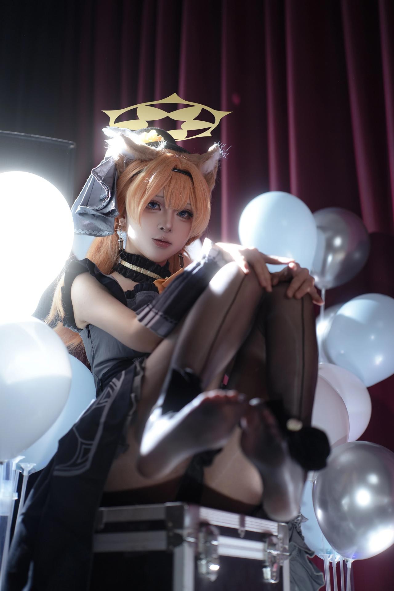 [cosplay] 矢量鱼 - 蔚藍档案 伊落玛丽偶像：偶像禮服黑絲 舞台美腿還原 40P