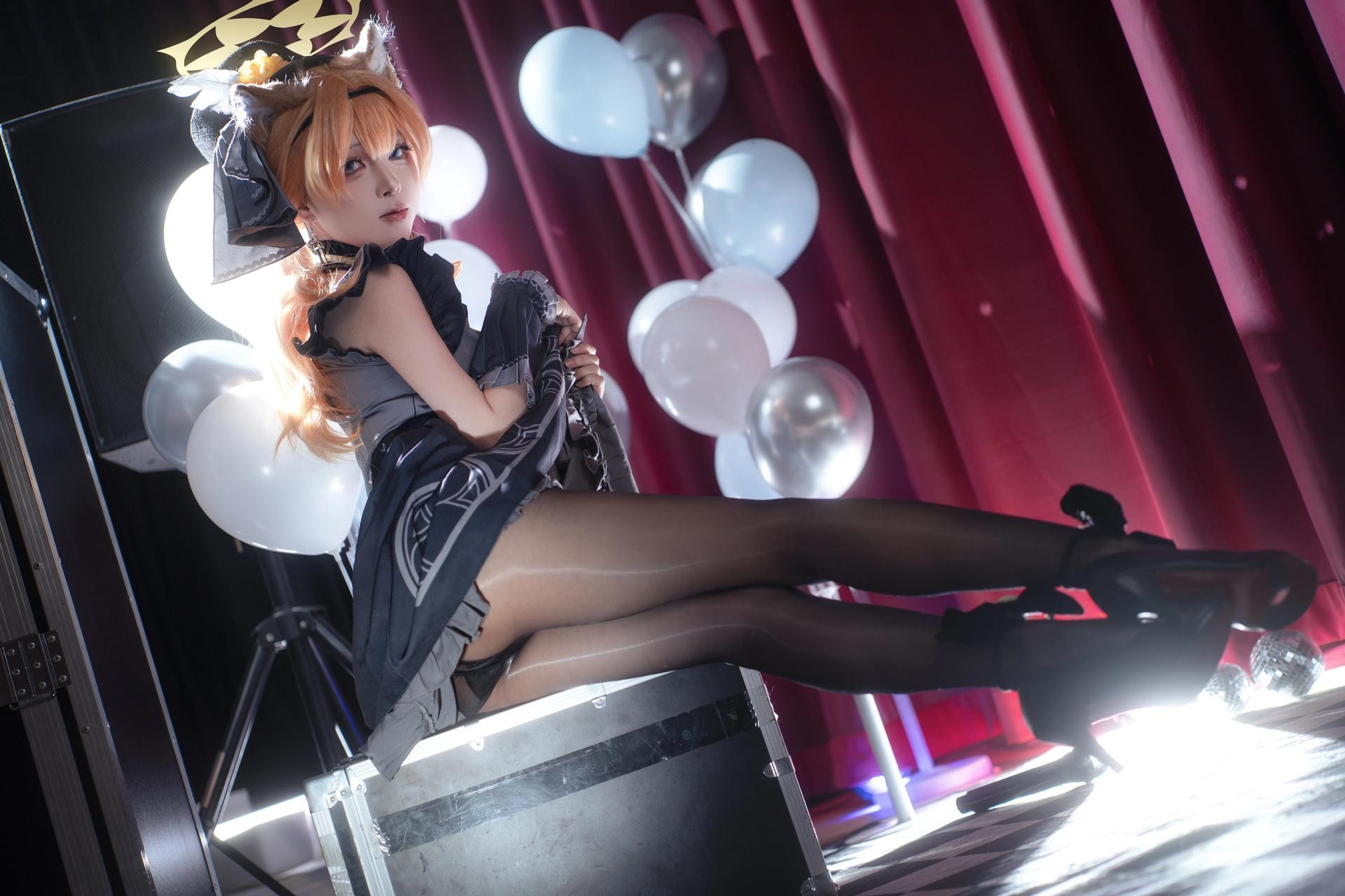 [cosplay] 矢量鱼 - 蔚藍档案 伊落玛丽偶像：偶像禮服黑絲 舞台美腿還原 40P