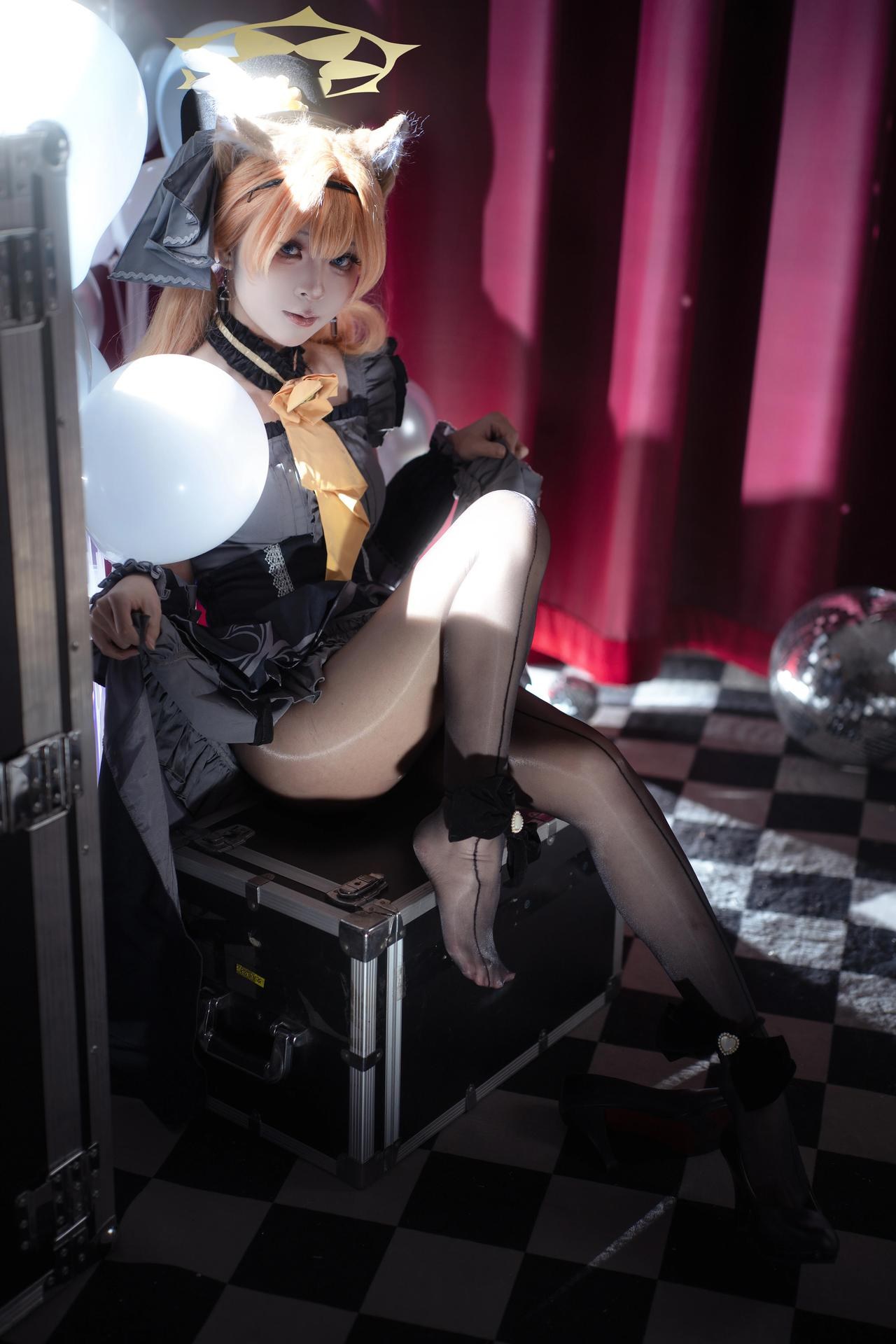 [cosplay] 矢量鱼 - 蔚藍档案 伊落玛丽偶像：偶像禮服黑絲 舞台美腿還原 40P
