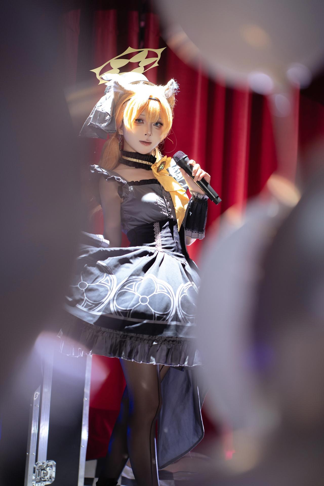 [cosplay] 矢量鱼 - 蔚蓝档案 伊落玛丽偶像：偶像礼服黑丝 舞台美腿还原 40P