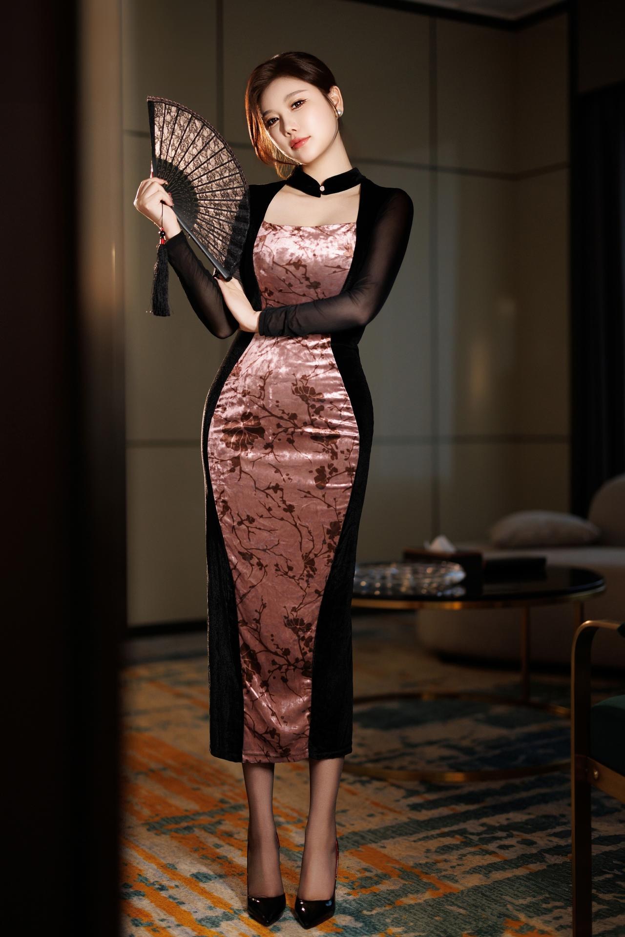 [Model] Yang Chen Chen Yome โฟโต้เซ็ต model photos, qipao, black stockings, leg-focused poses 83P