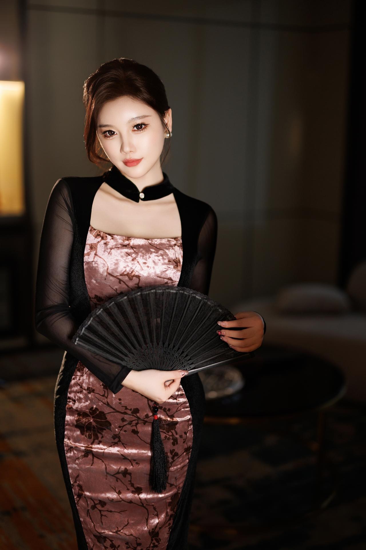 [Model] Yang Chen Chen Yome โฟโต้เซ็ต model photos, qipao, black stockings, leg-focused poses 83P
