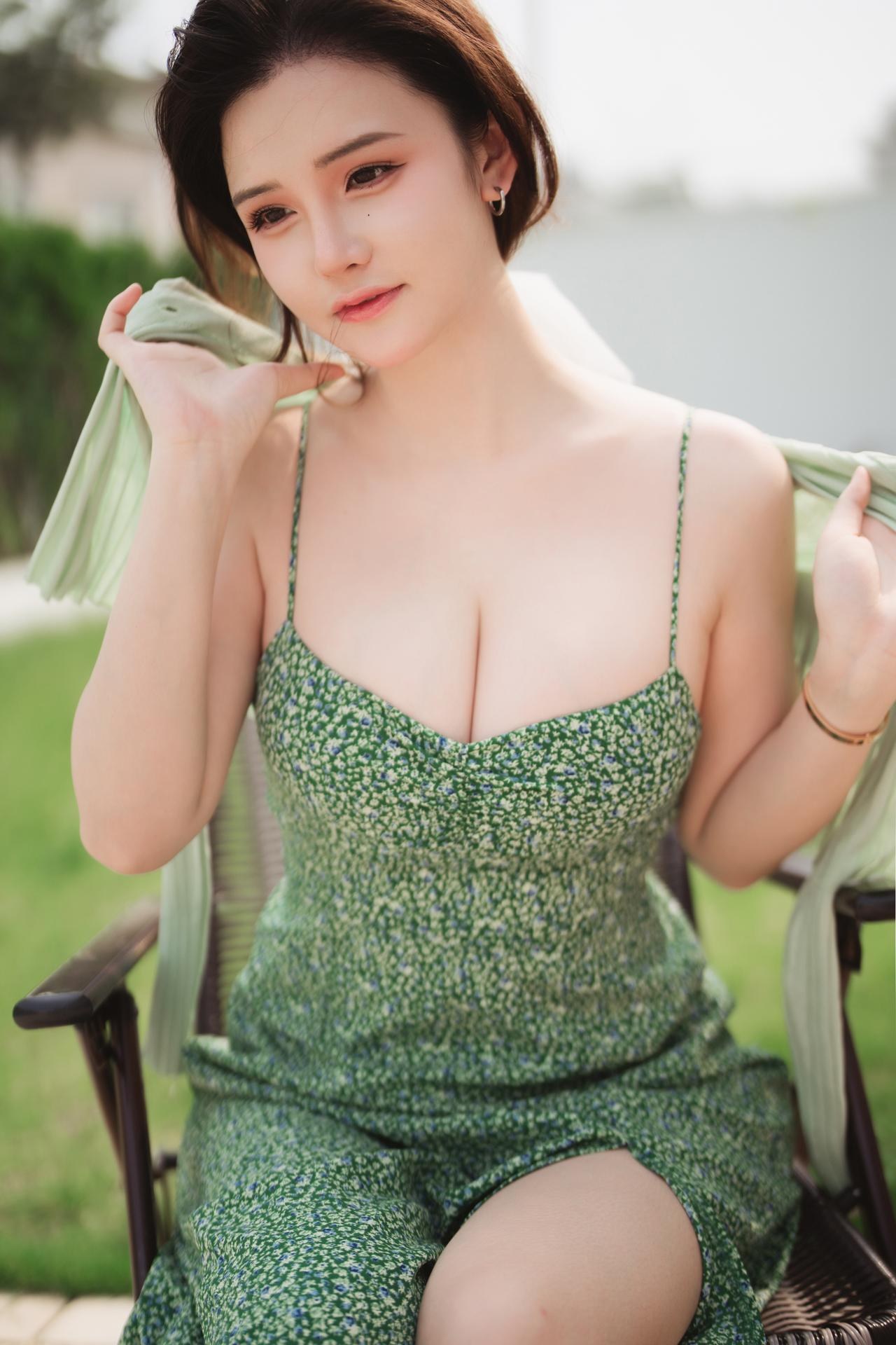 [Private Room] Qianyu rr - MissKON coser private-room photos, lingerie, busty styling, leg-focused poses 87P