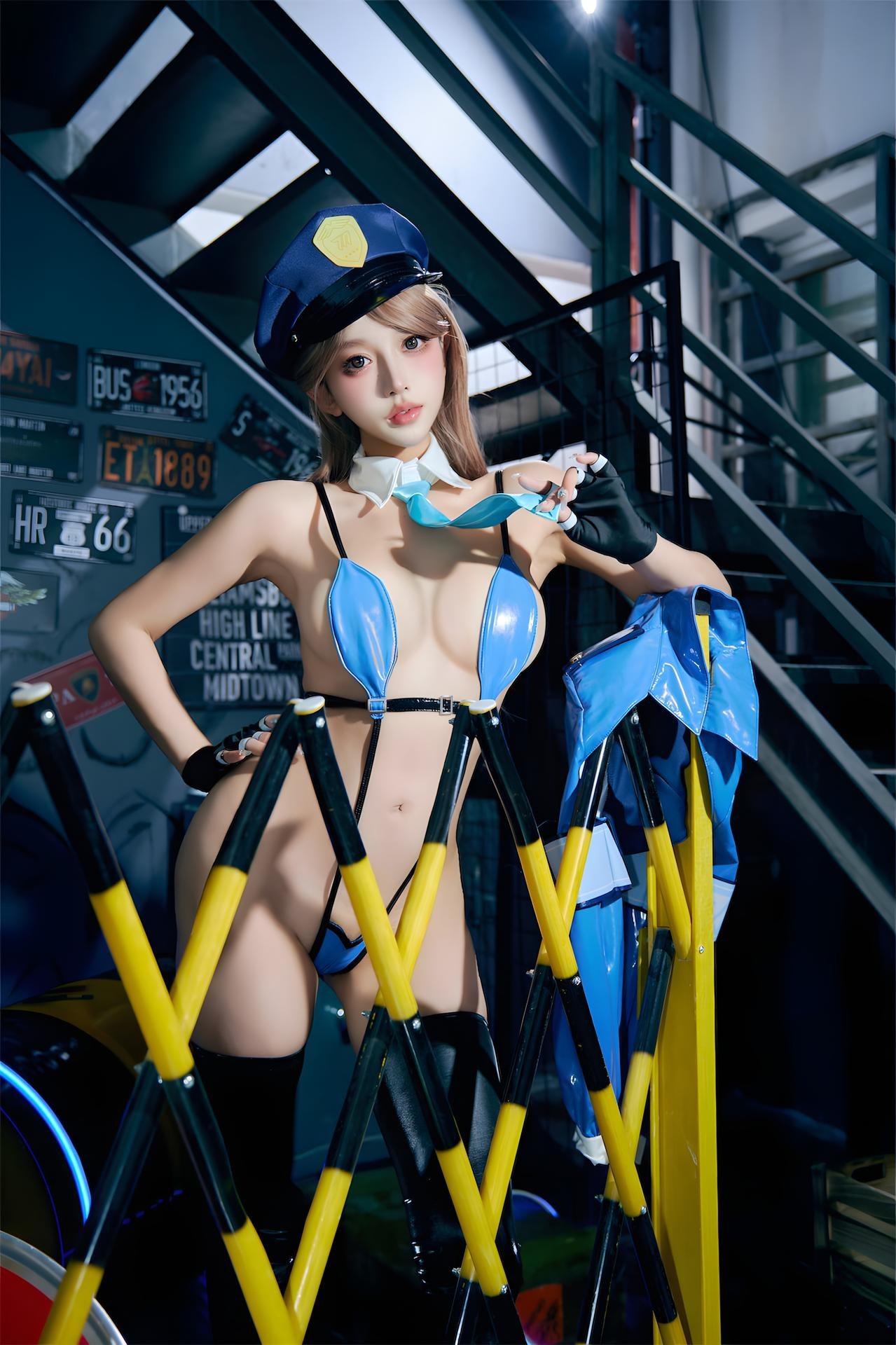 [寫真] 过期米線線喵 - 女警：藍黑女警制服 黑絲美腿私拍 59P