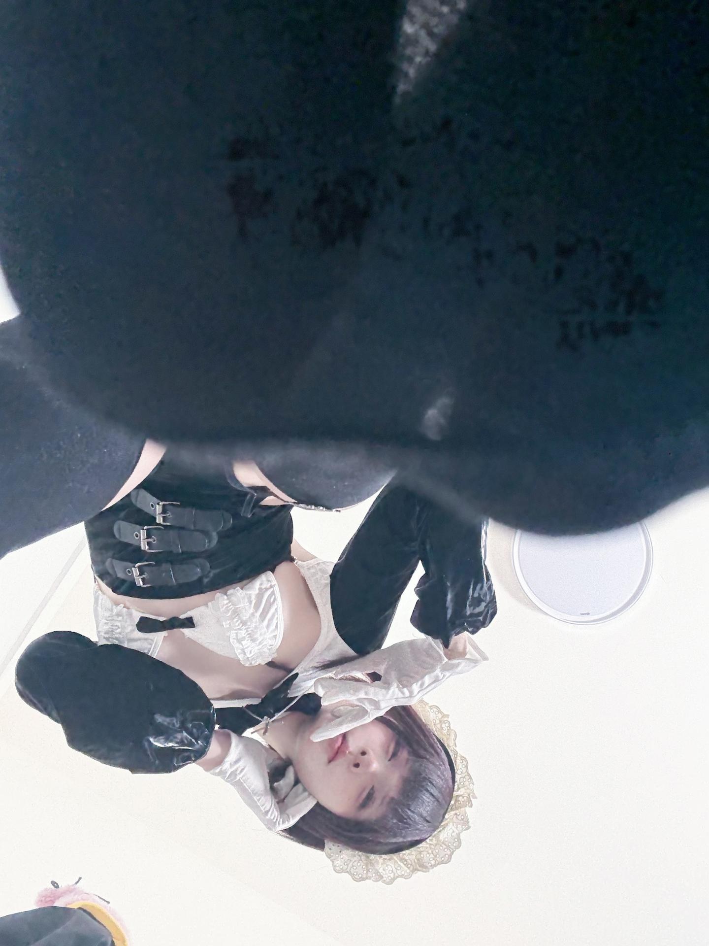 [Photo Set] Etsu_ko - MissKON coser maid, black stockings, uniform styling, leg-focused poses 36P