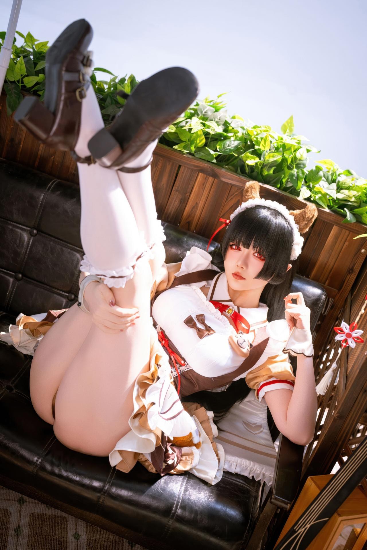 [cosplay] 星之迟迟Hoshilily - 鳴潮 千咲·聯動咖啡女僕：咖啡女僕紅白造型 美腿還原 42P