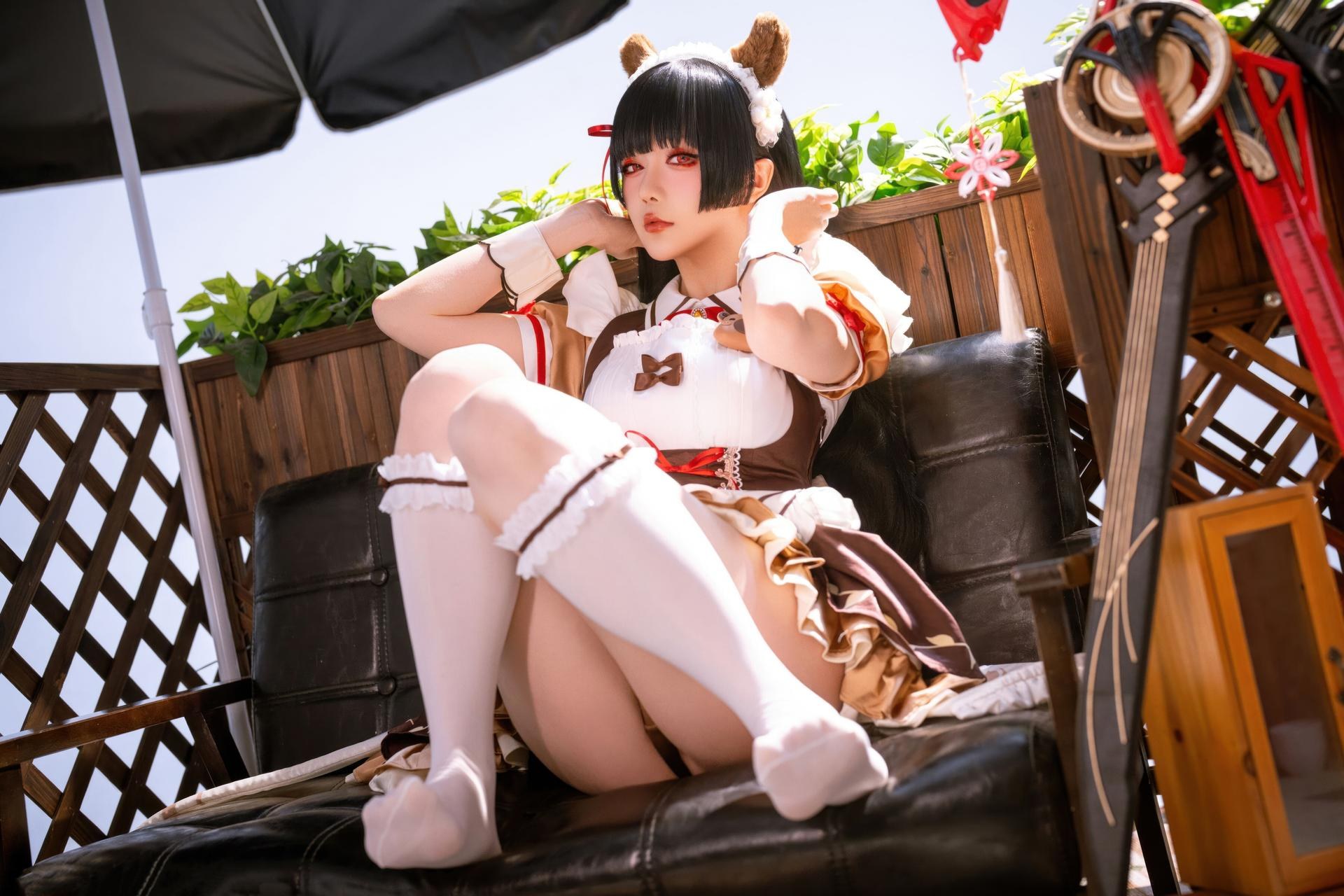 [cosplay] 星之迟迟Hoshilily - 鳴潮 千咲·聯動咖啡女僕：咖啡女僕紅白造型 美腿還原 42P