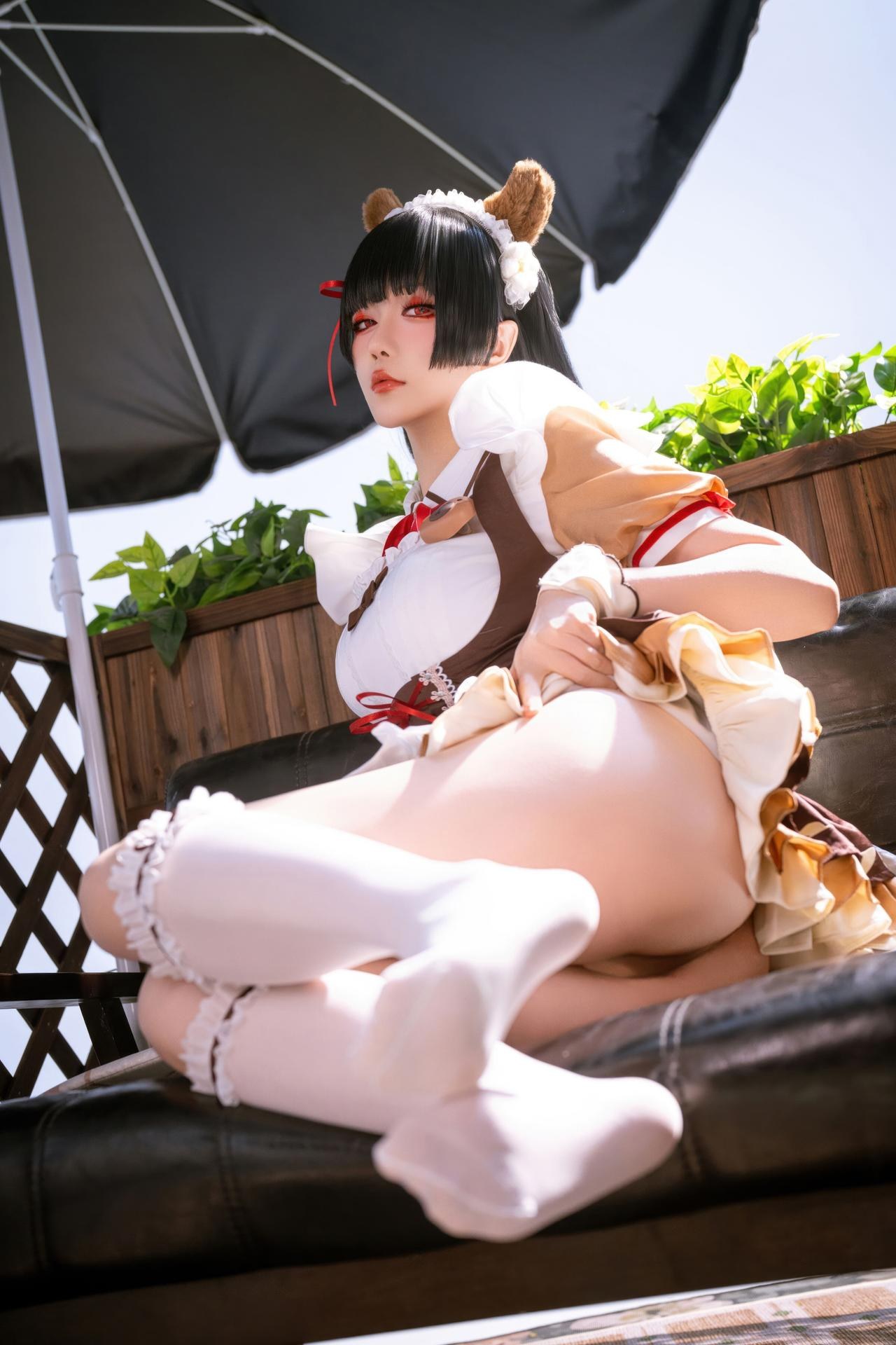 [cosplay] 星之迟迟Hoshilily - 鳴潮 千咲·聯動咖啡女僕：咖啡女僕紅白造型 美腿還原 42P