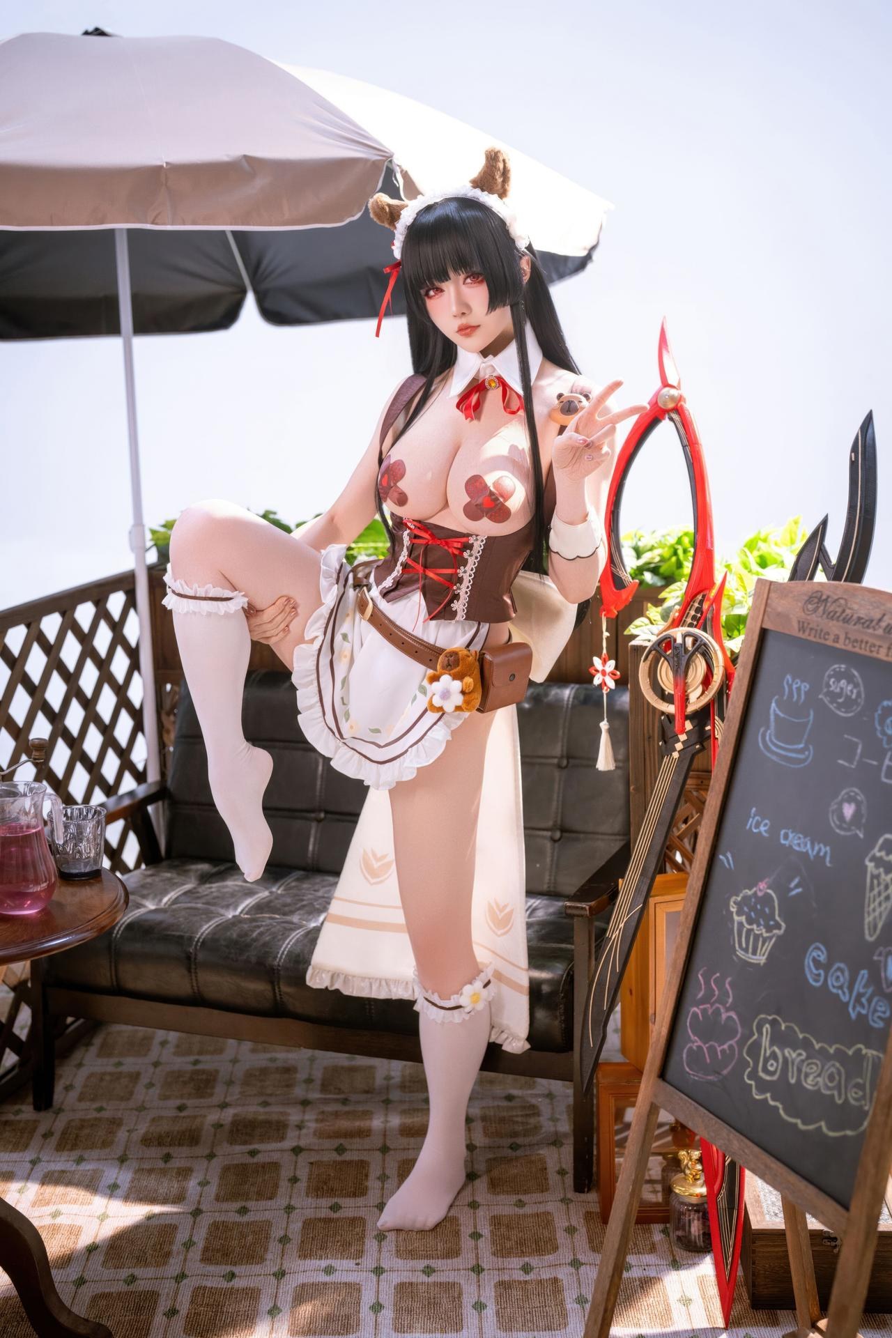 [cosplay] 星之迟迟Hoshilily - 鳴潮 千咲·聯動咖啡女僕：咖啡女僕紅白造型 美腿還原 42P