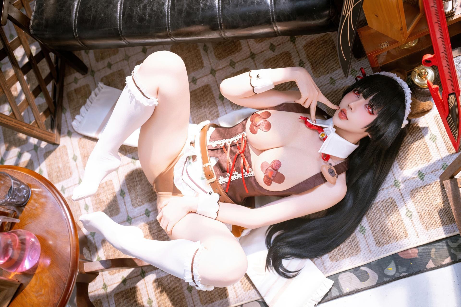 [cosplay] 星之迟迟Hoshilily - 鳴潮 千咲·聯動咖啡女僕：咖啡女僕紅白造型 美腿還原 42P