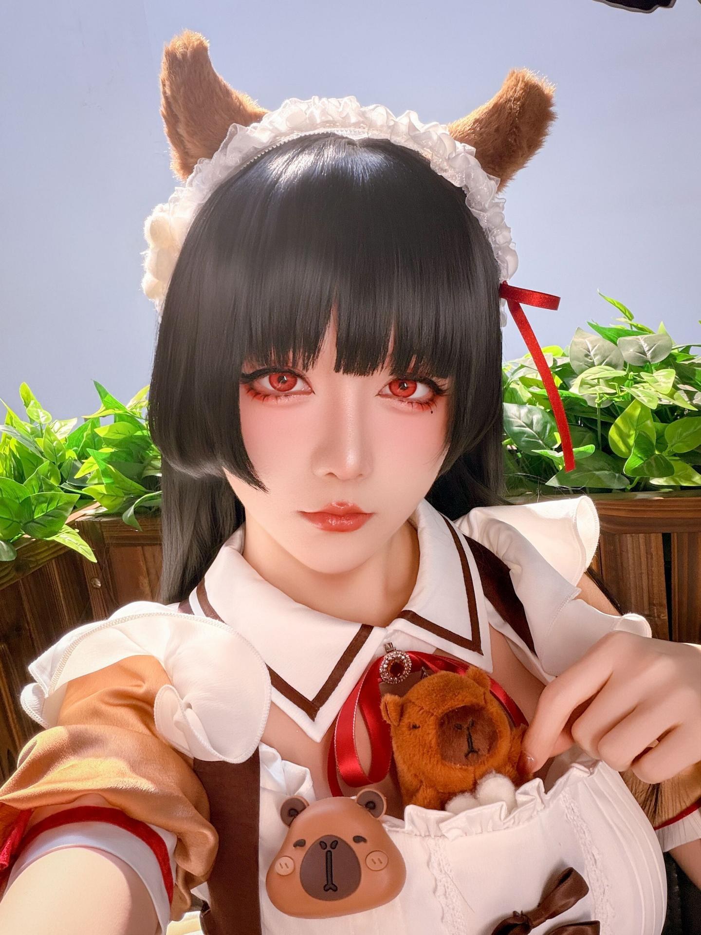 [cosplay] 星之迟迟Hoshilily - 鳴潮 千咲·聯動咖啡女僕：咖啡女僕紅白造型 美腿還原 42P