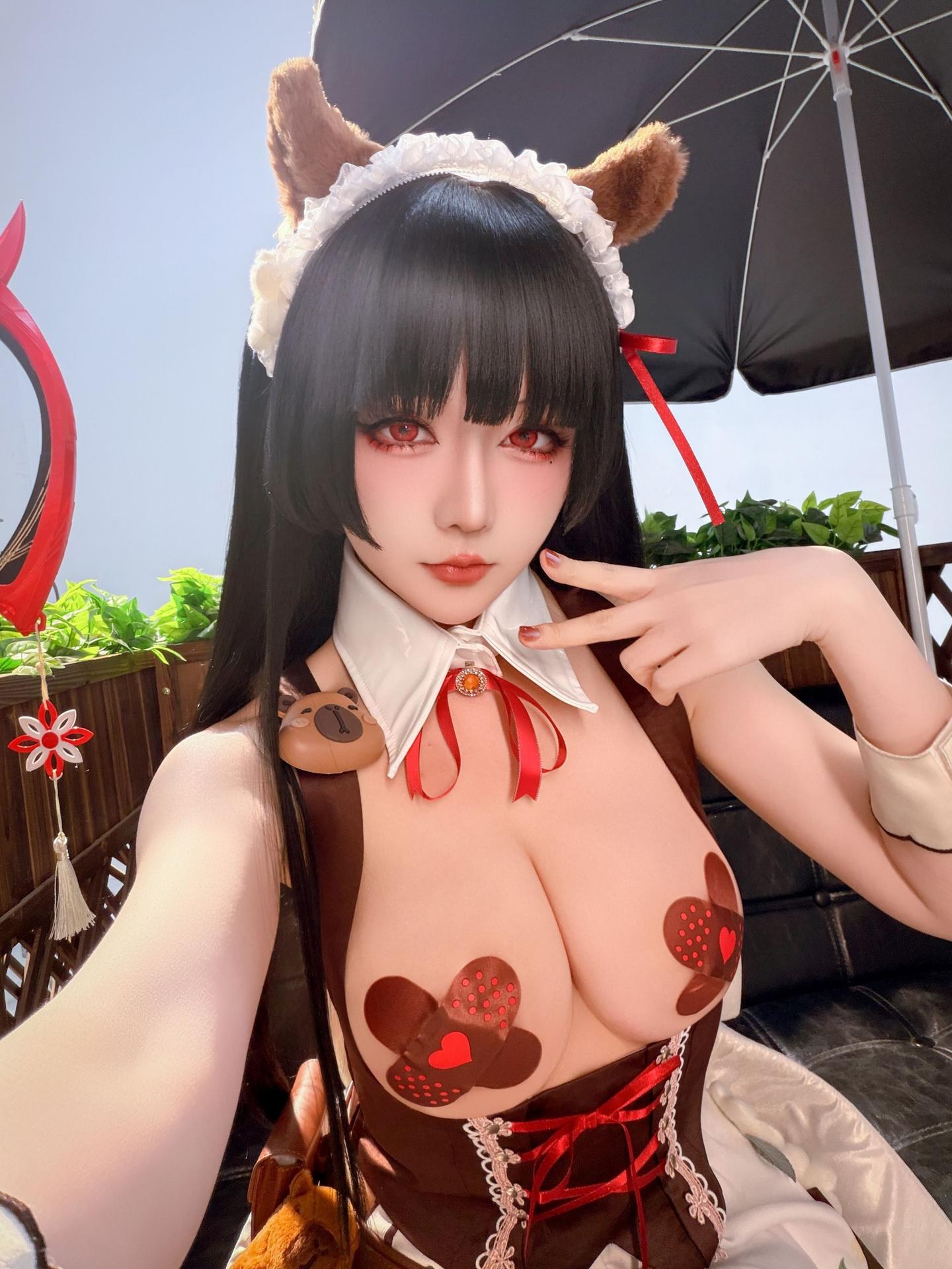 [cosplay] 星之迟迟Hoshilily - 鳴潮 千咲·聯動咖啡女僕：咖啡女僕紅白造型 美腿還原 42P