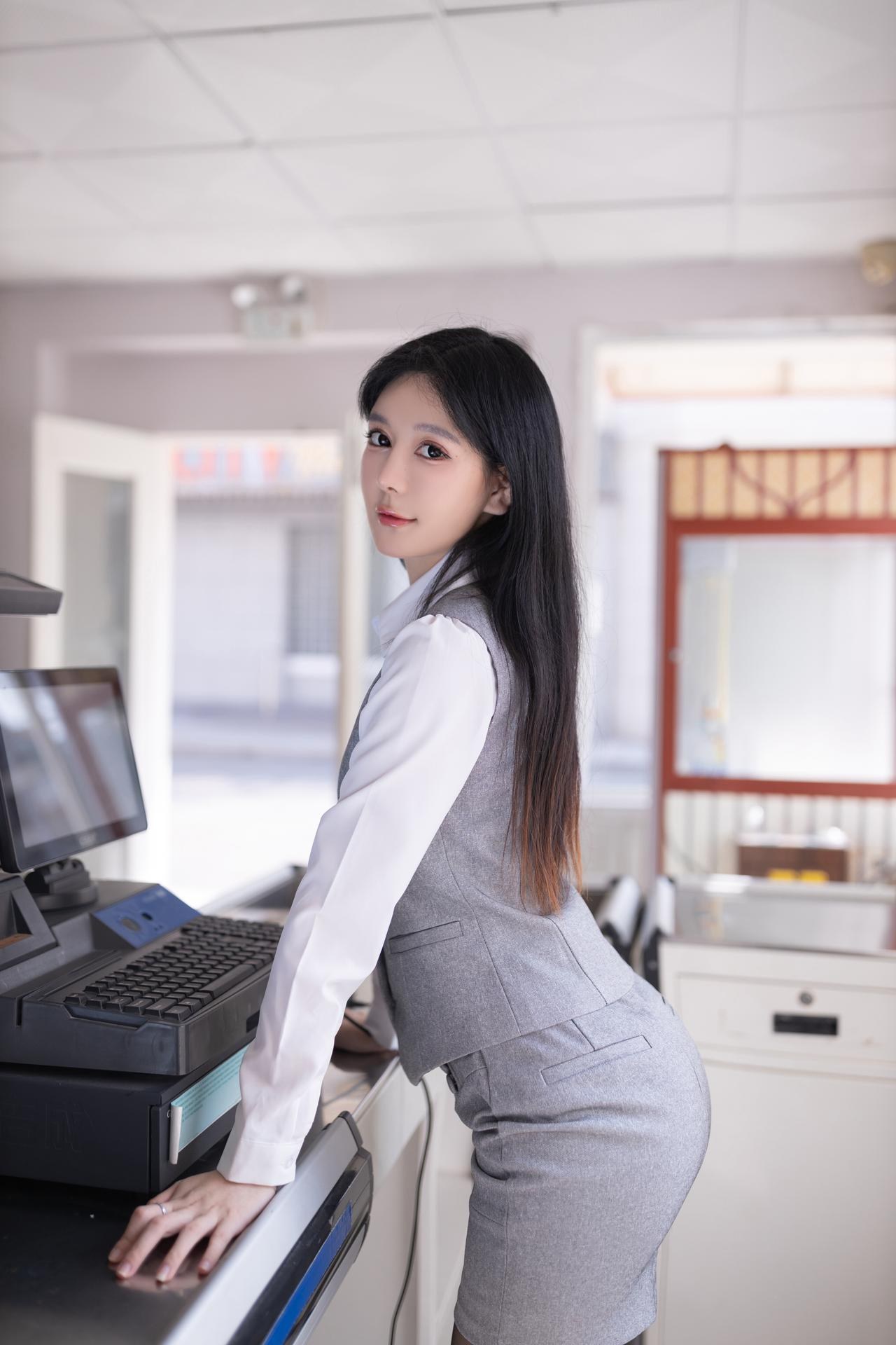 [Model] Xie Xiaoen bộ ảnh model photos, uniform styling, leg-focused poses 100P