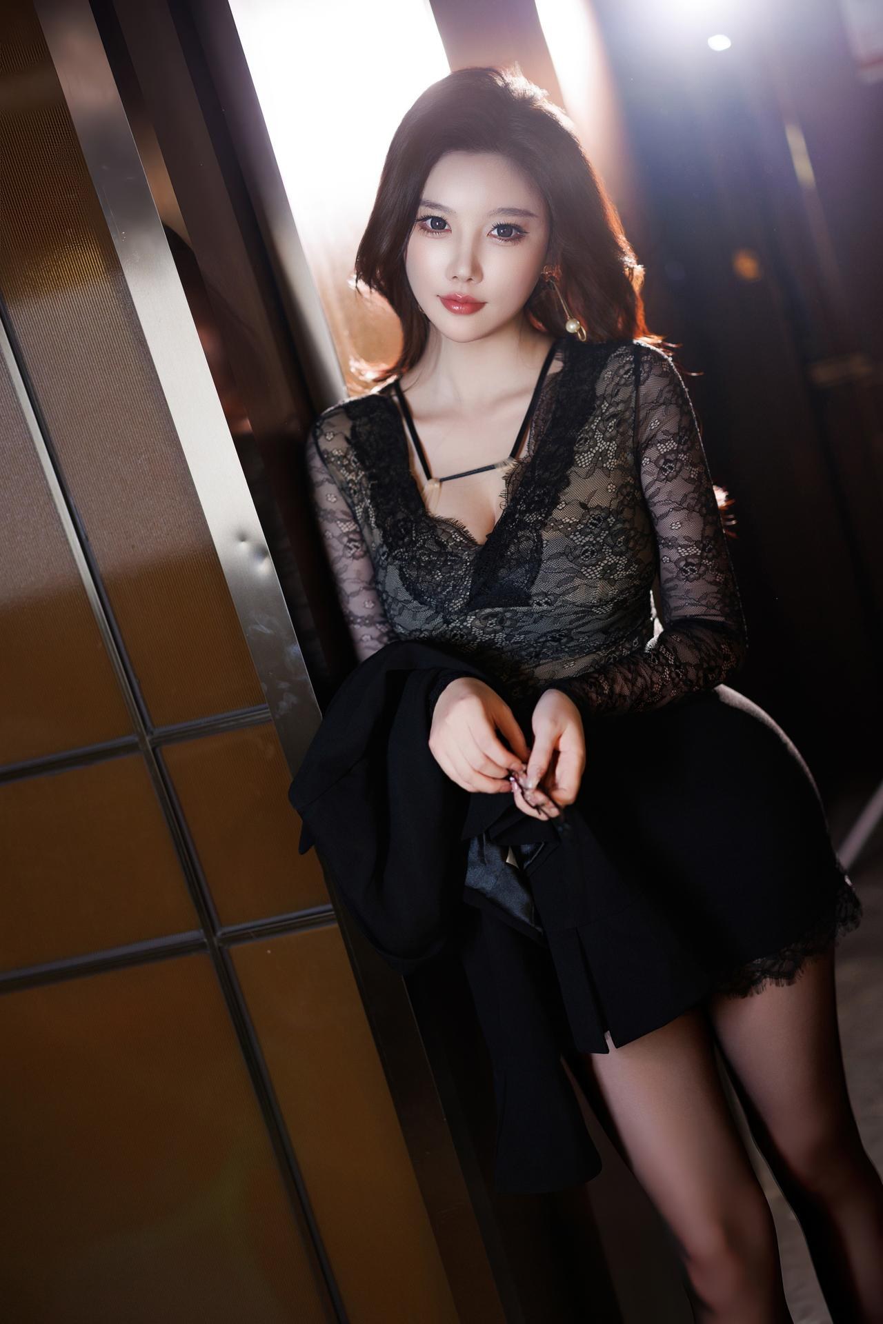 [モデル] Yang Chen Chen (杨晨晨Yome) - 秀人网模特 黑丝蛇妖 黑丝蛇妖情趣内衣 美腿大尺度 81P