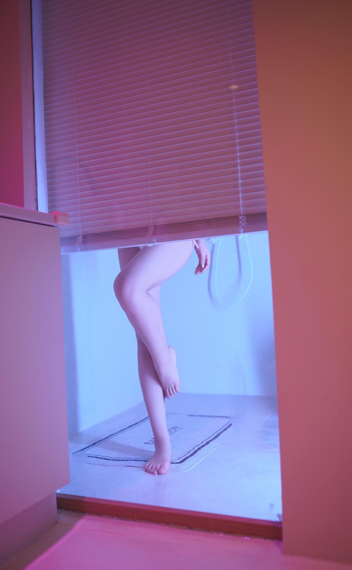 [私房] フォトセット Bangni邦尼 - 浴室 蓝光浴室湿身 巨乳翘臀大尺度 64P6V