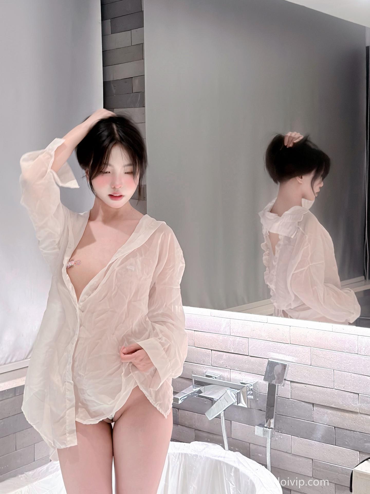 [私房] 你的真真u - 白衬衫：白衬衫蕾丝内衣 浴室私房美腿 66P2V