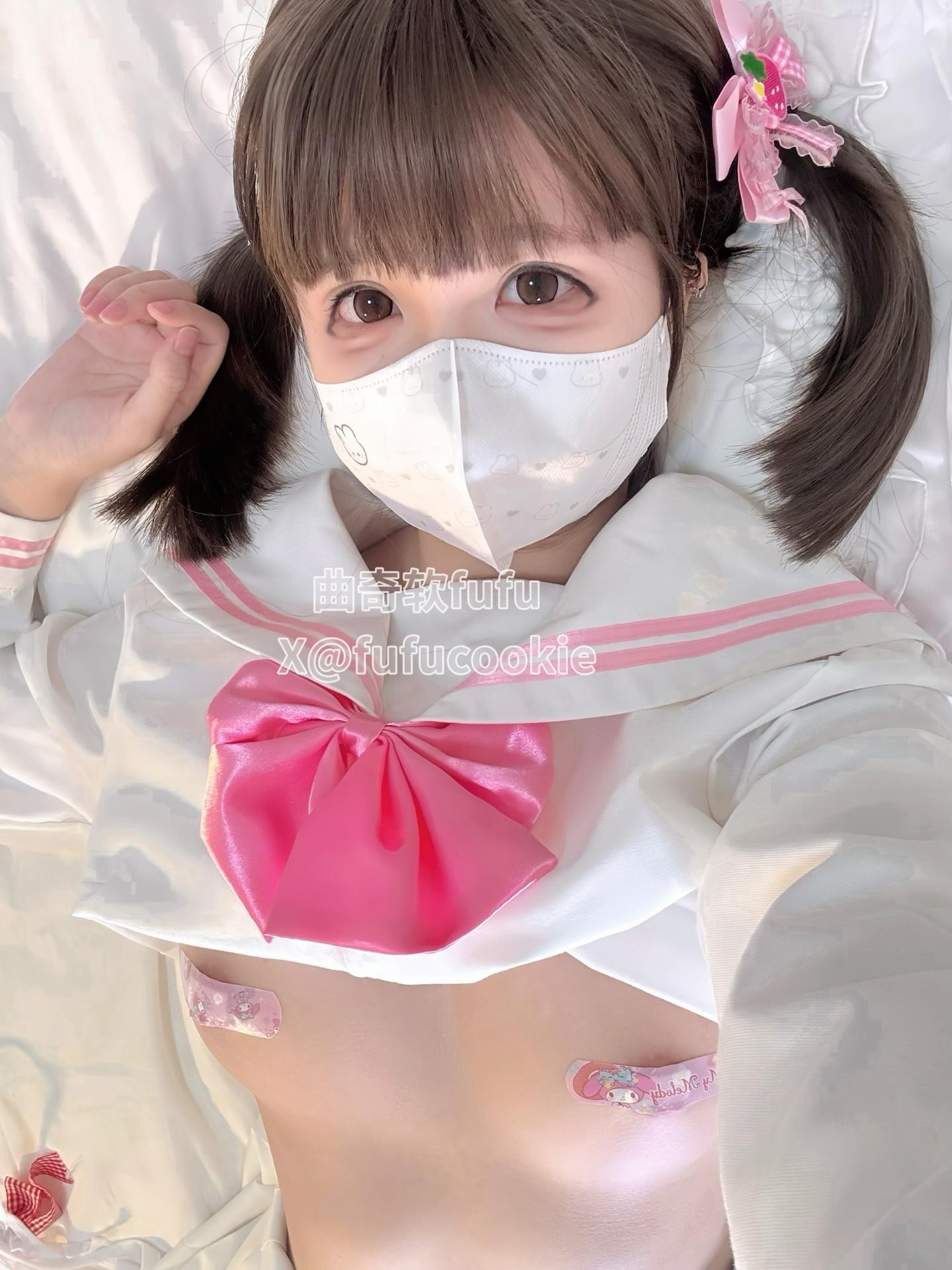 [私房] 曲奇软fufu - 白丝JK制服：白丝制服私房 美腿大尺度视频 26P4V