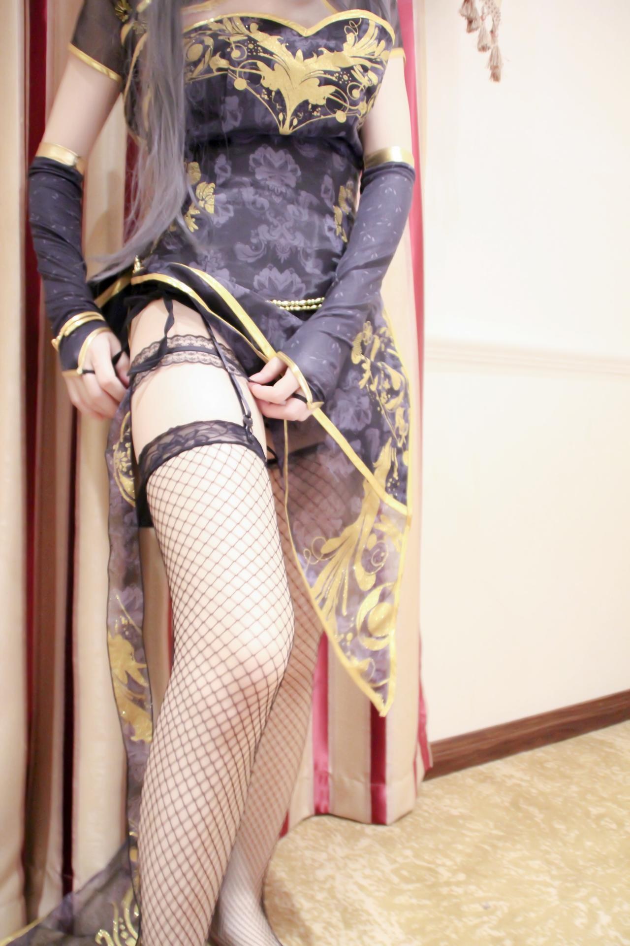 [cosplay] 少女映画 - 洛天依 金丝雀：黑丝网袜翘臀大尺度角色还原 15P