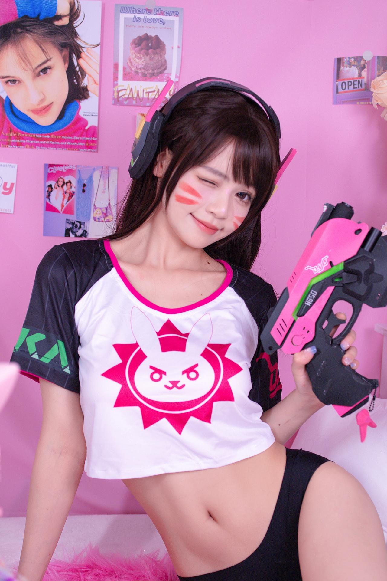 [cosplay] 星黛鹿鹿 - DVA：游戏角色紧身衣美腿还原 39P