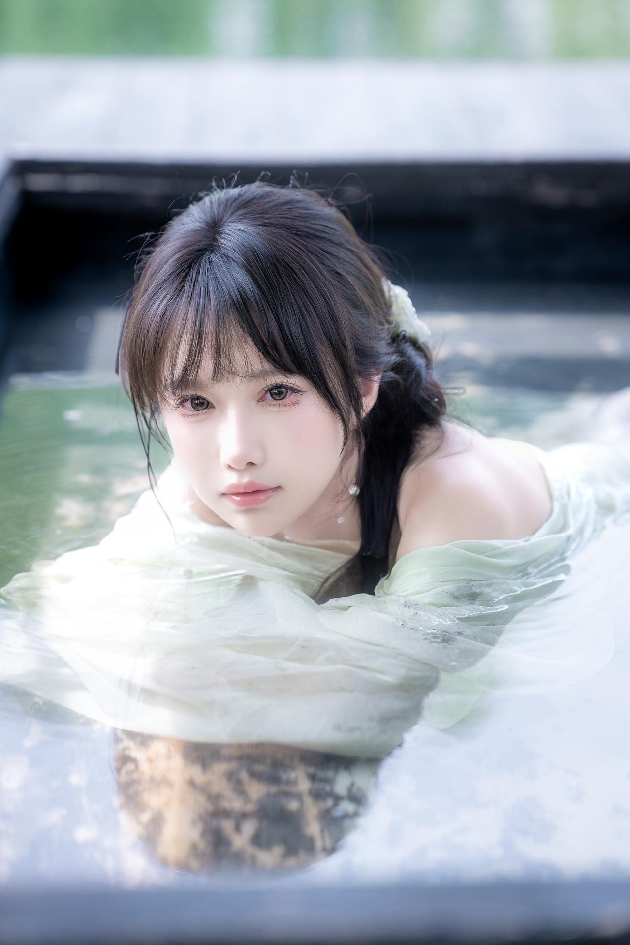 [写真] Shika小鹿鹿 - 江南水色：古风水色湿身美腿写真 65P3V