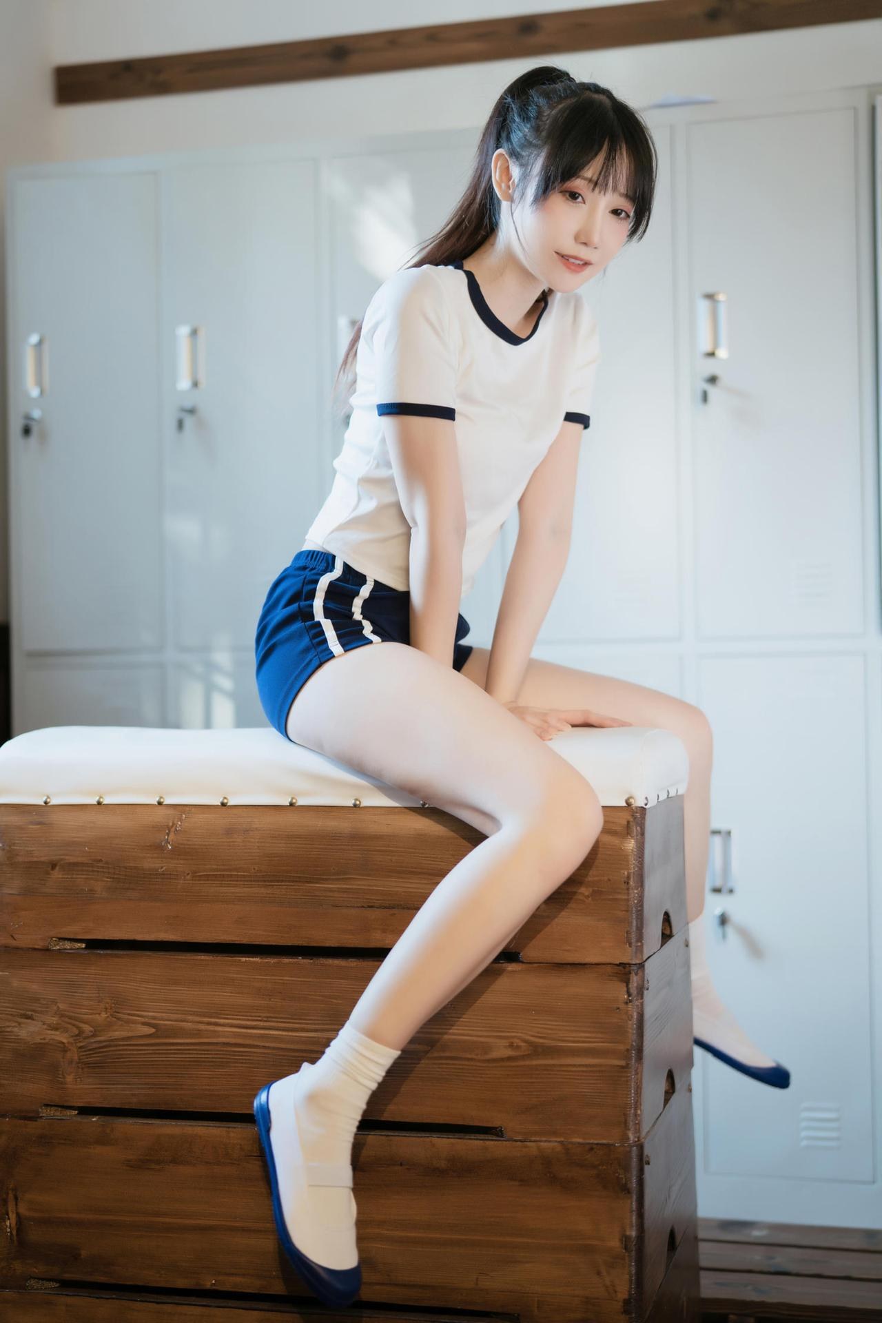 [寫真] 焖焖碳 - 体操服：美腿大尺度寫真 30P