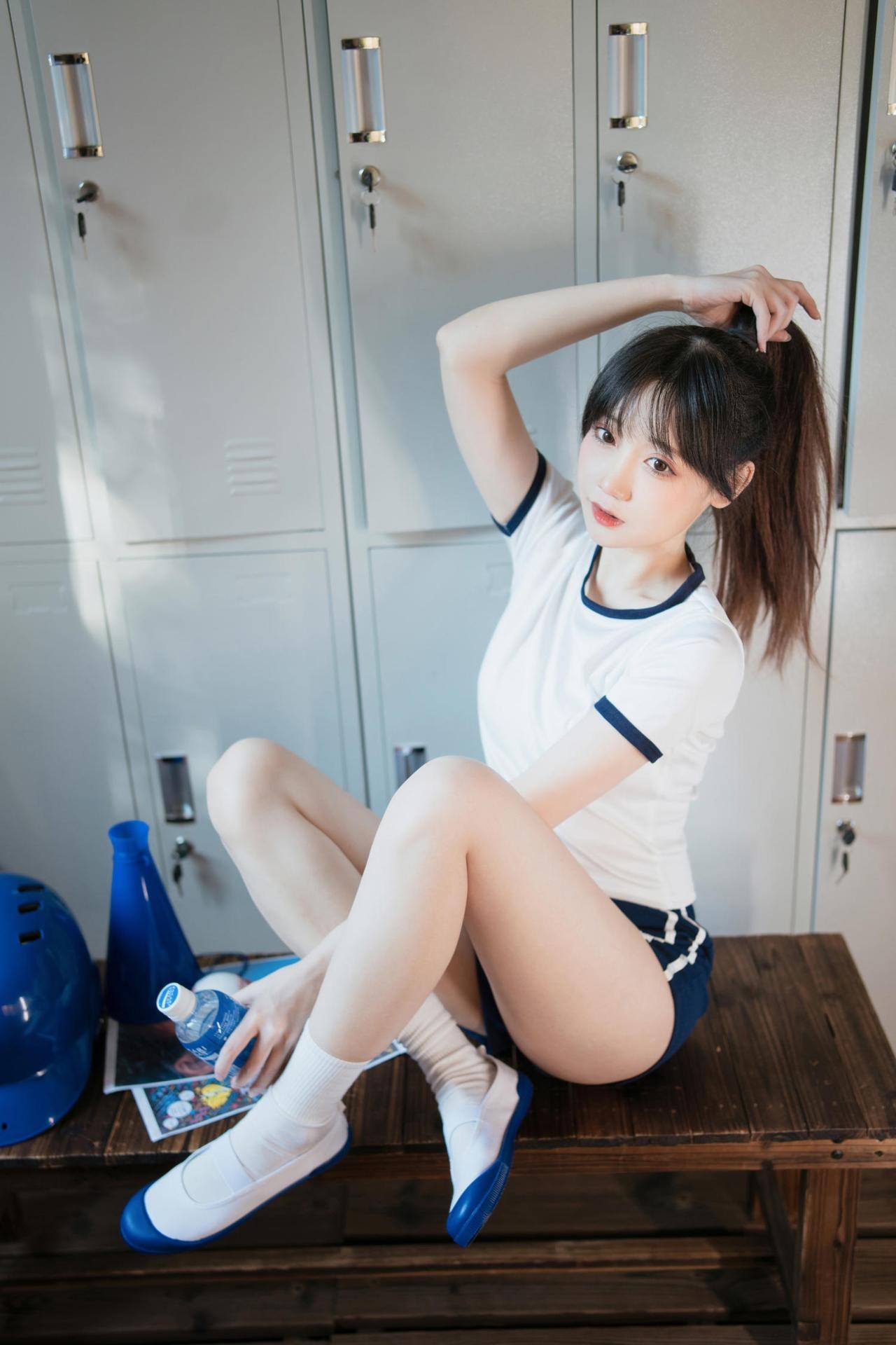 [寫真] 焖焖碳 - 体操服：美腿大尺度寫真 30P