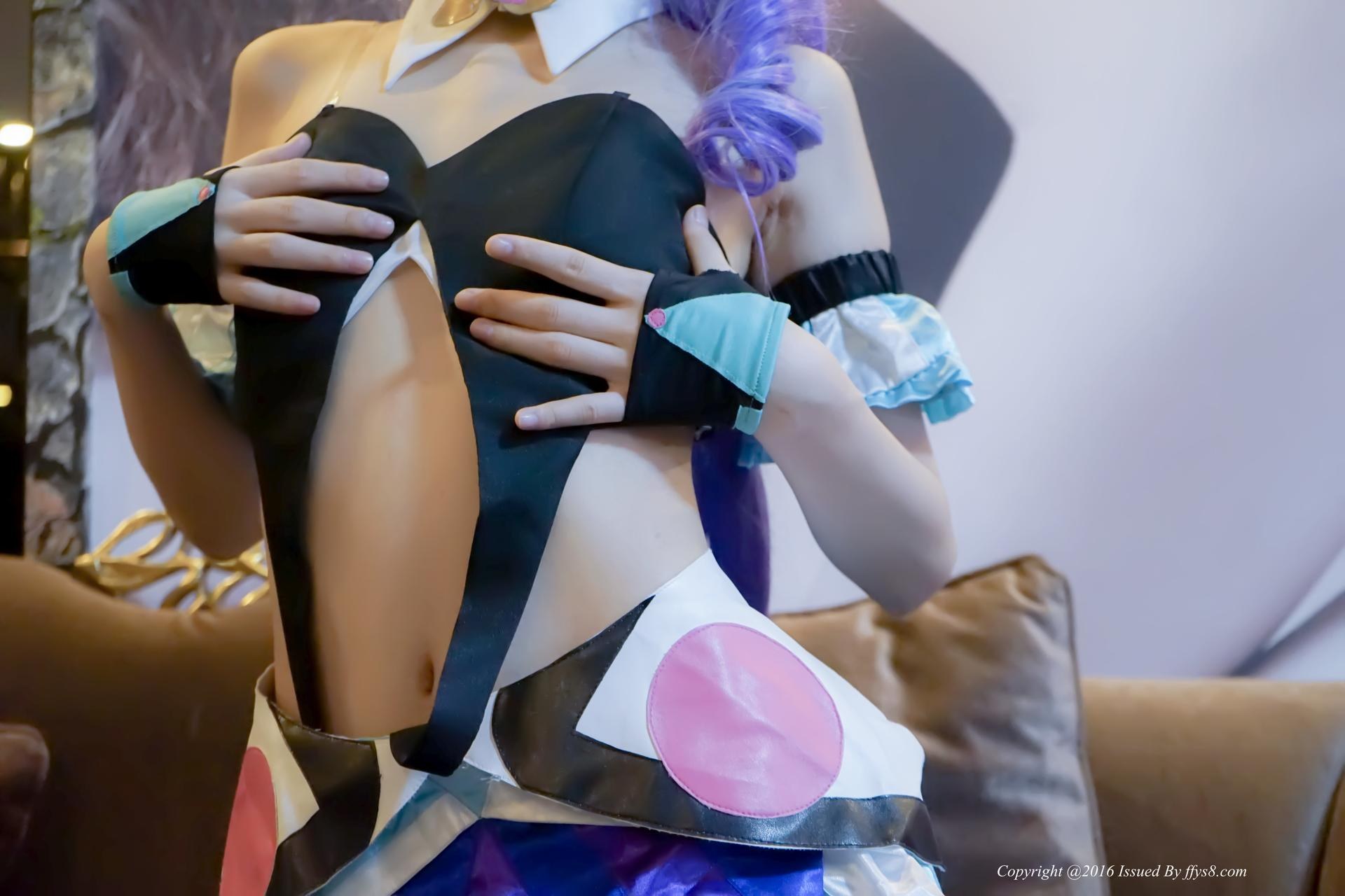 [cosplay] 少女映画 - 美云·金努梅尔：翘臀女仆黑丝大尺度角色还原 70P