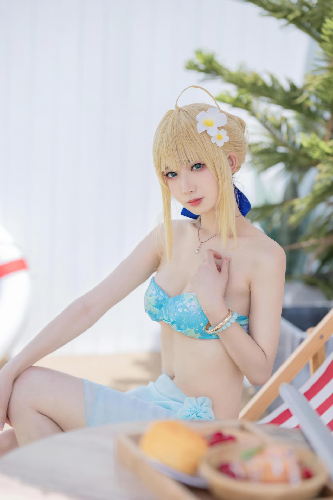 [cosplay] 封疆疆v - FGO Saber 泳装：FGO Saber 泳装角色还原美腿大尺度 49P