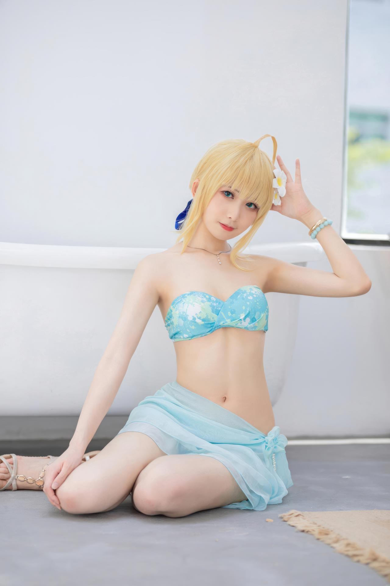 [cosplay] 封疆疆v - FGO Saber 泳装：FGO Saber 泳装角色还原美腿大尺度 49P
