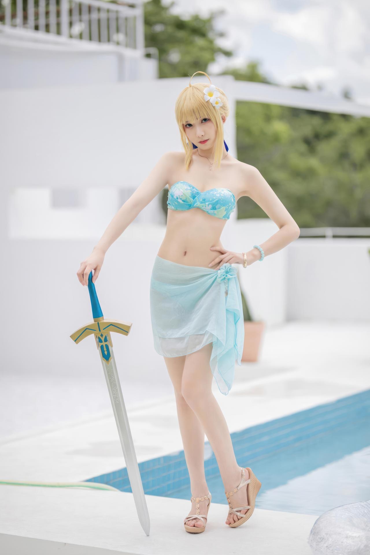 [cosplay] 封疆疆v - FGO Saber 泳装：FGO Saber 泳装角色还原美腿大尺度 49P