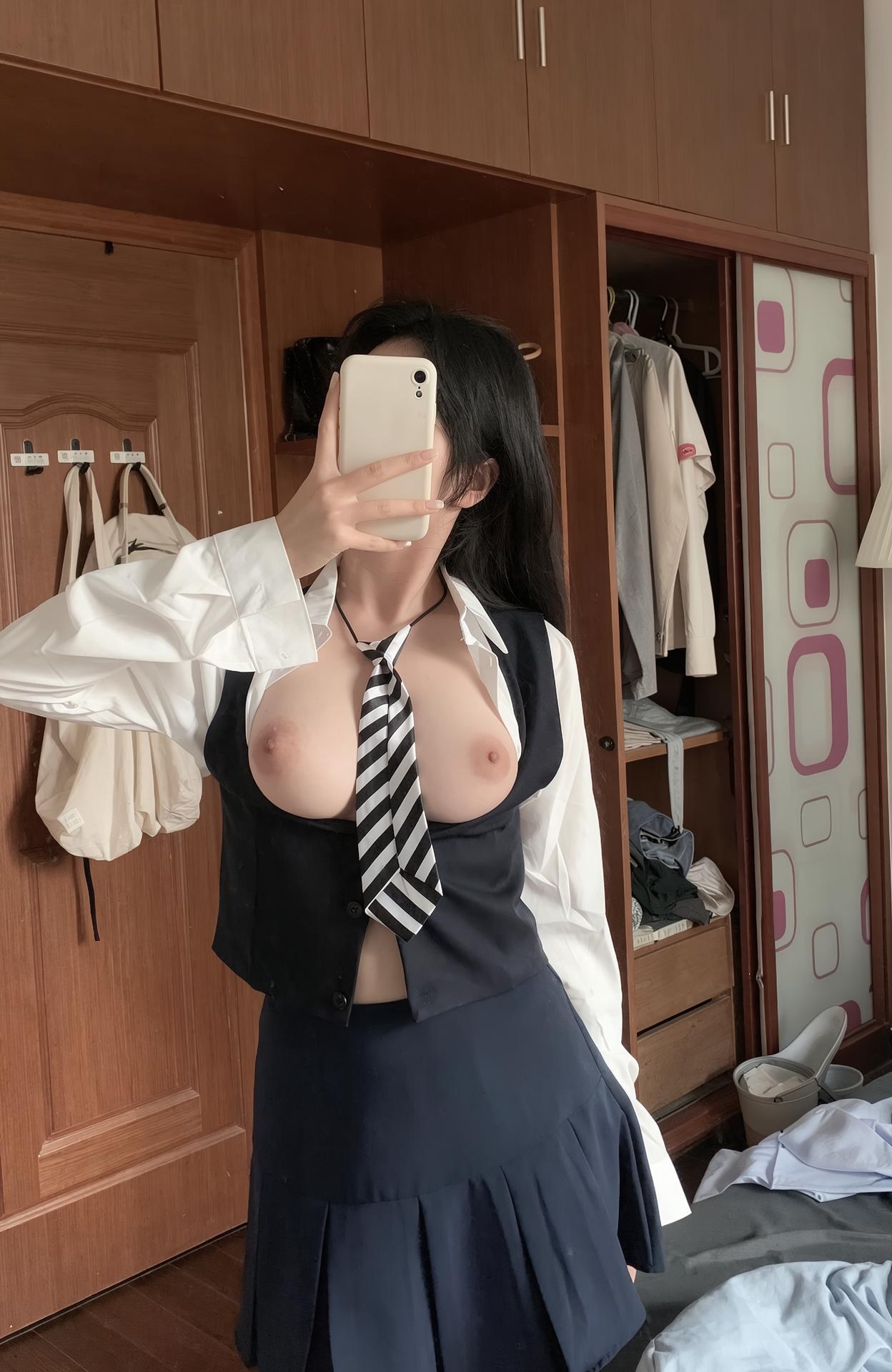 [Private Room] Ayi Shi Ayi - selfie ngực đẹp video 111P146V