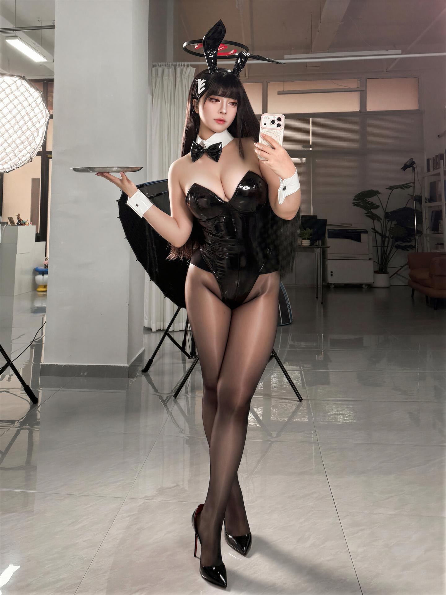 [cosplay] 半半子 - 蔚蓝档案 调月莉音：蔚蓝档案 调月莉音兔女郎角色還原美腿 57P6V
